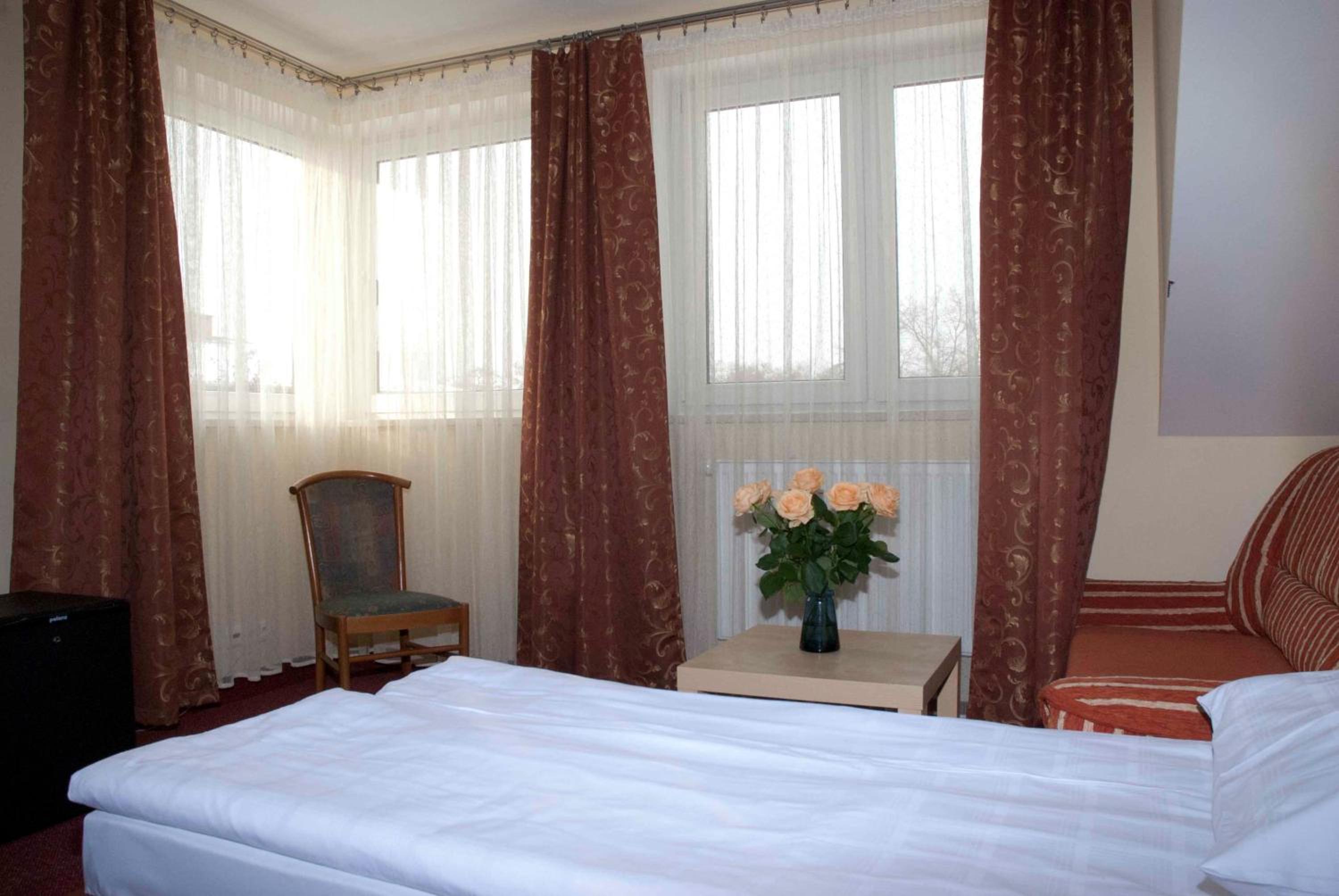 Standard Twin Room - Photo 5