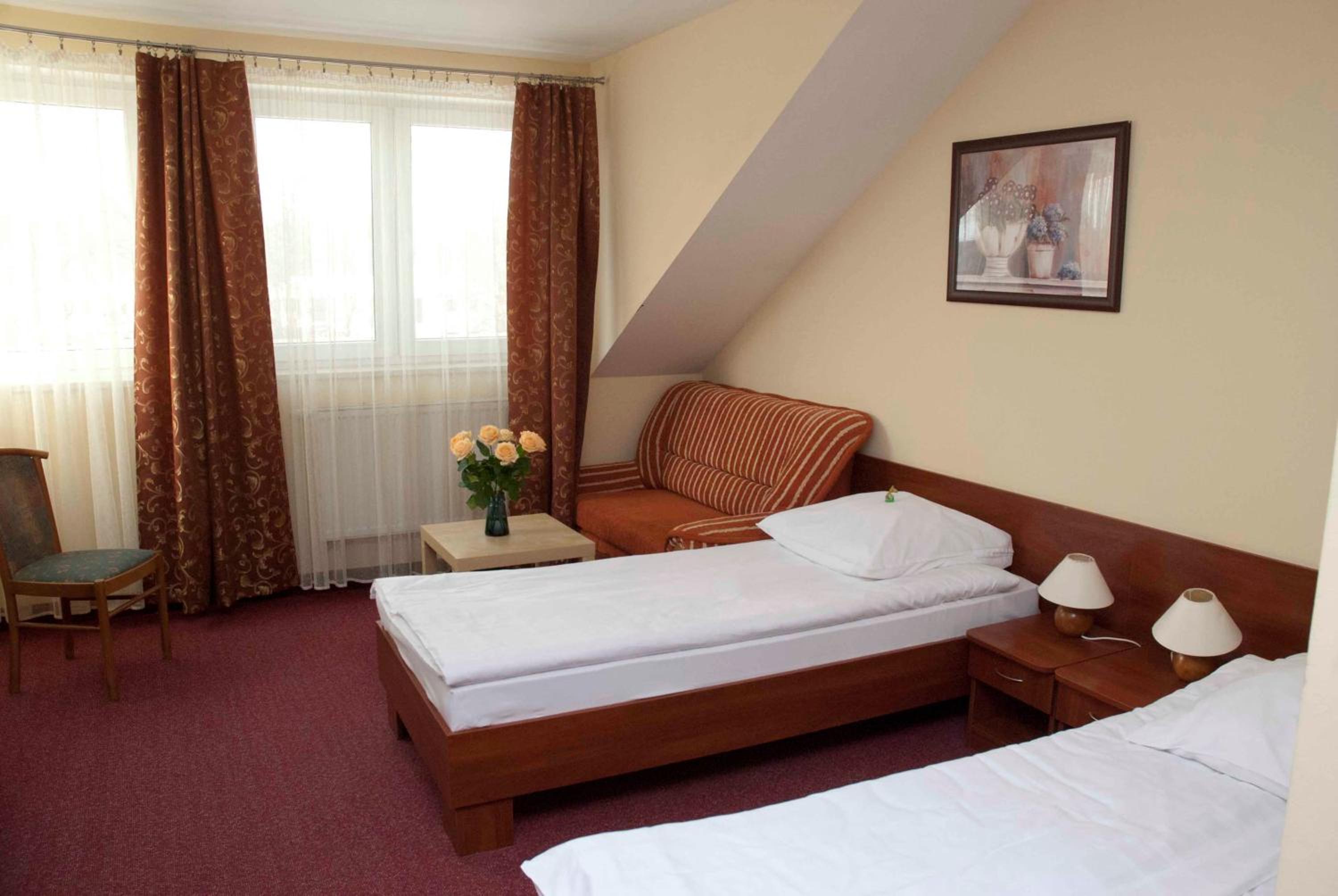 Standard Twin Room - Photo 6