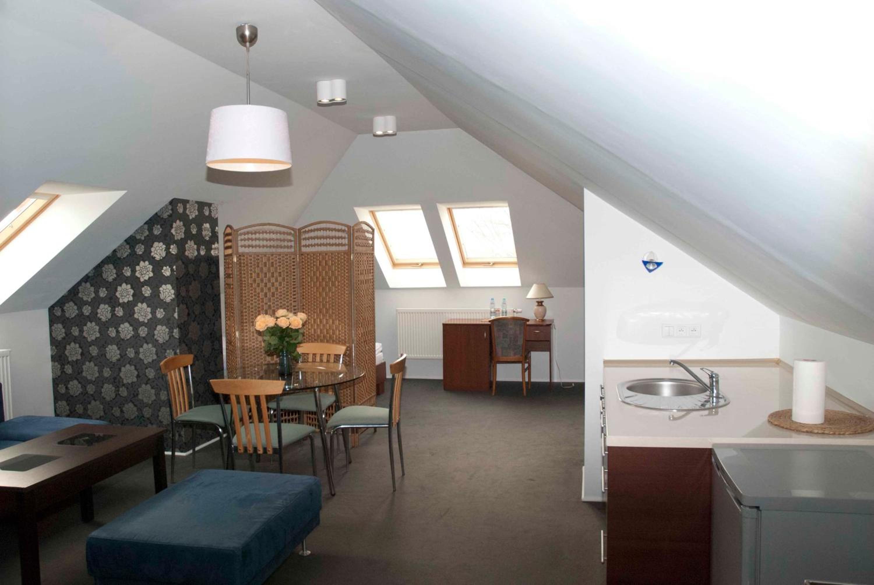 Suite - Photo 3