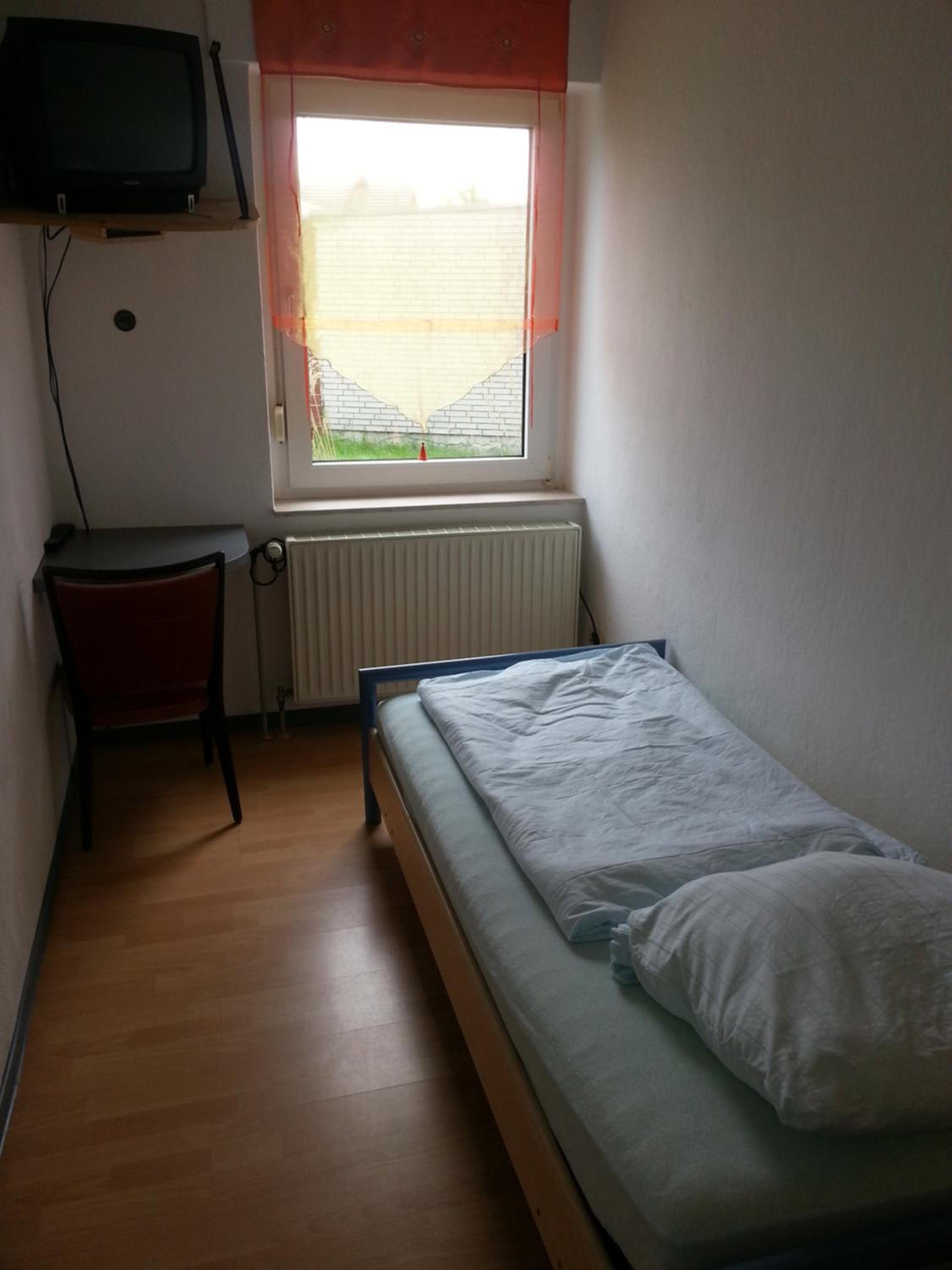 Single Room with Shared Bathroom photo 2