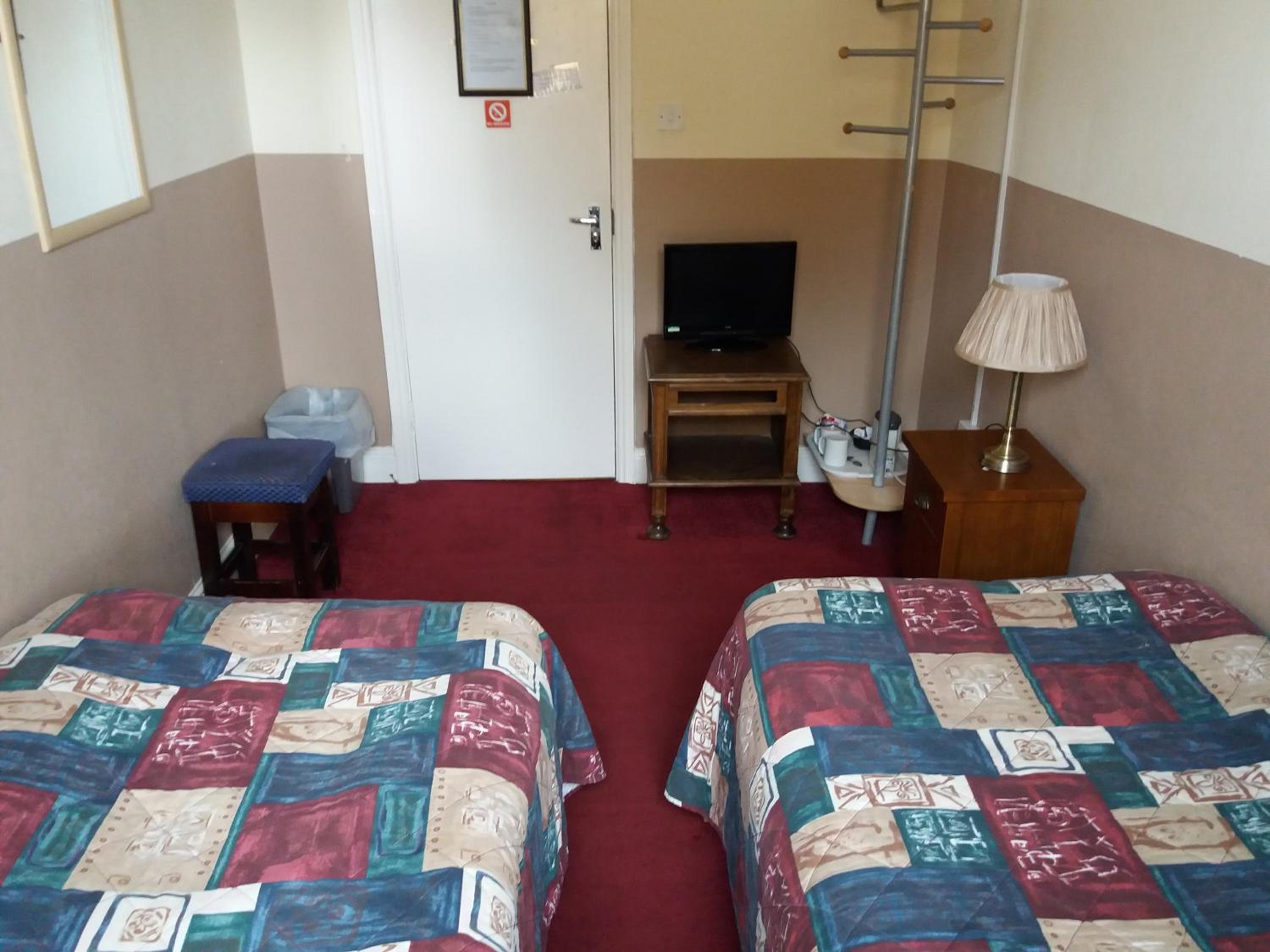 Standard Twin Room with Shared Bathroom photo 1