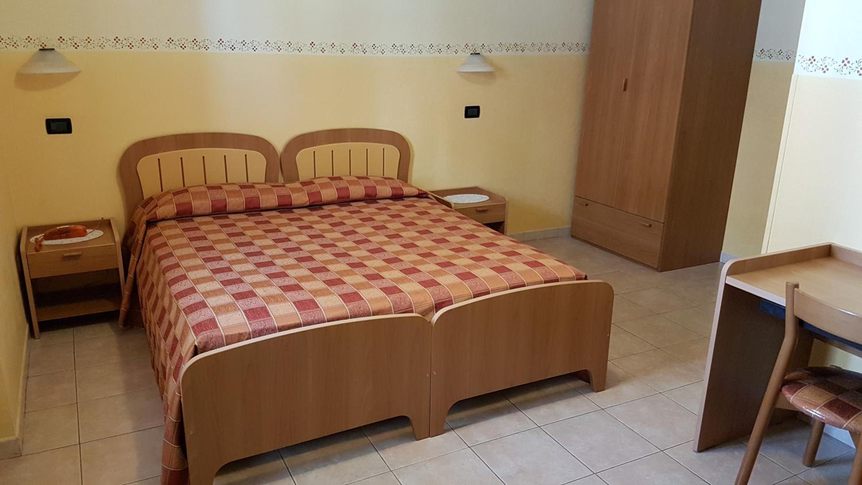 Double Room - Photo 6