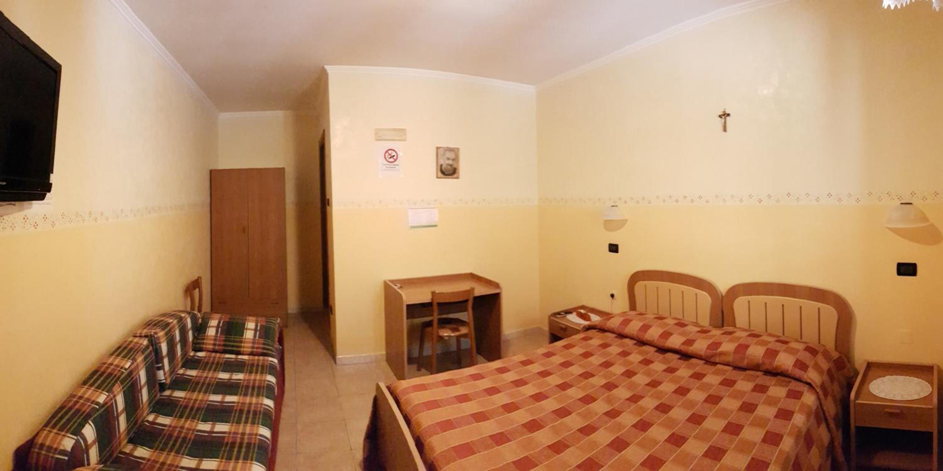 Double or Twin Room - Photo 10