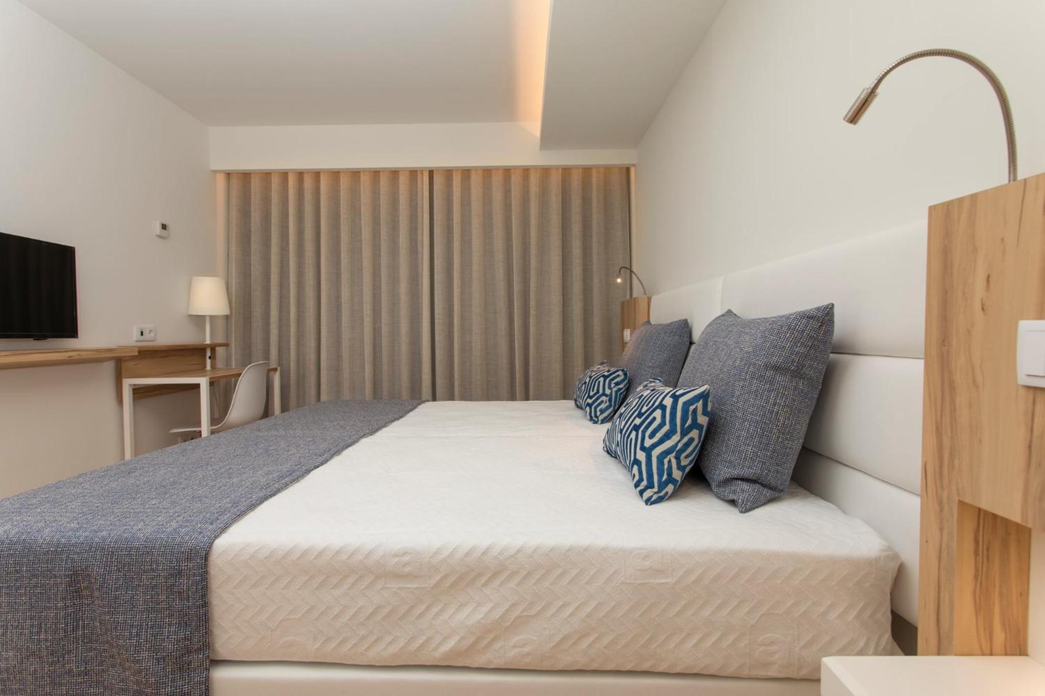  Standard One Bedroom Apartment - Prestige  - Photo 1