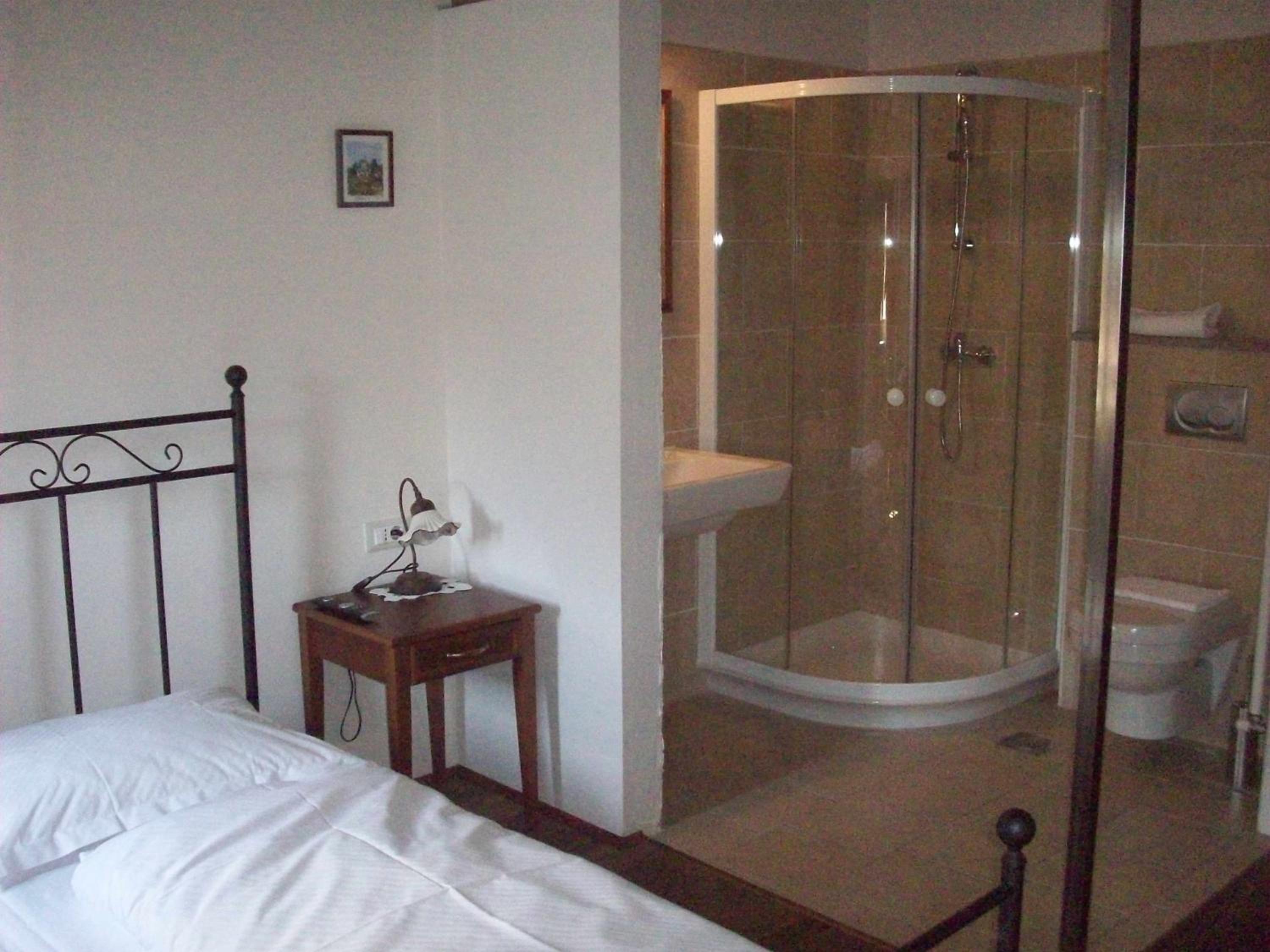 Single Room photo 2