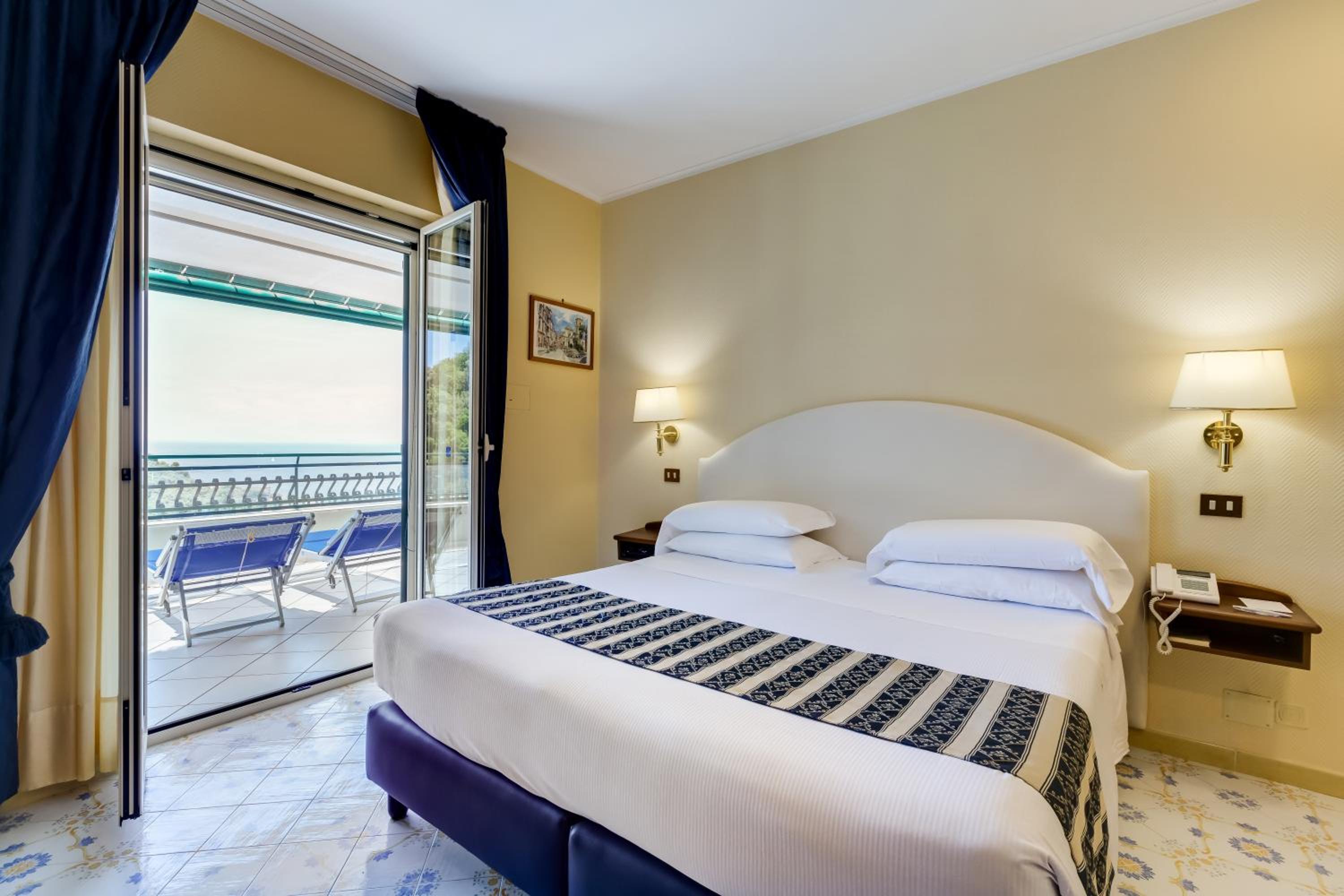 Queen Suite with Sea View