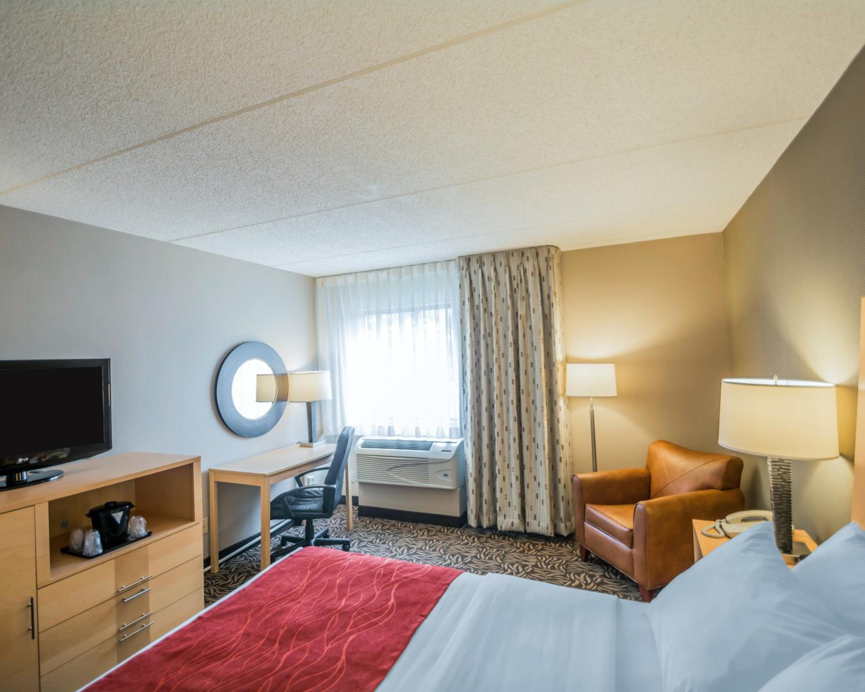 King Room with Whirlpool - Non-Smoking - Photo 1