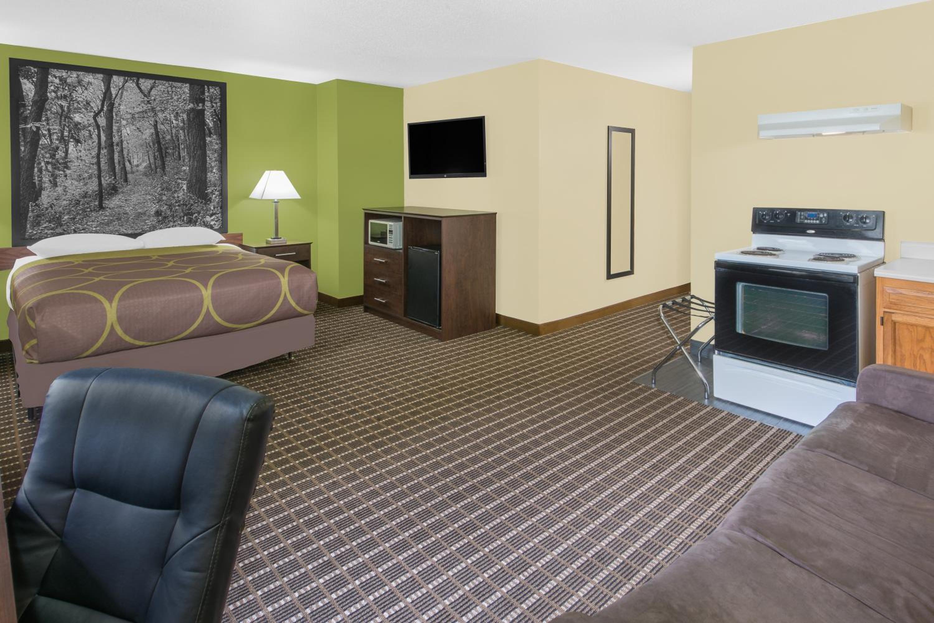 Queen Studio Suite - Non-Smoking photo 1