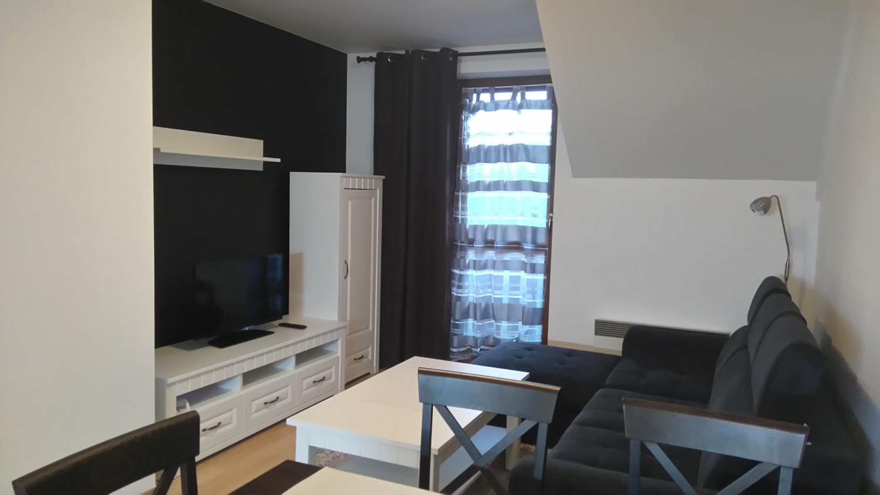 Apartment with Balcony - Photo 26