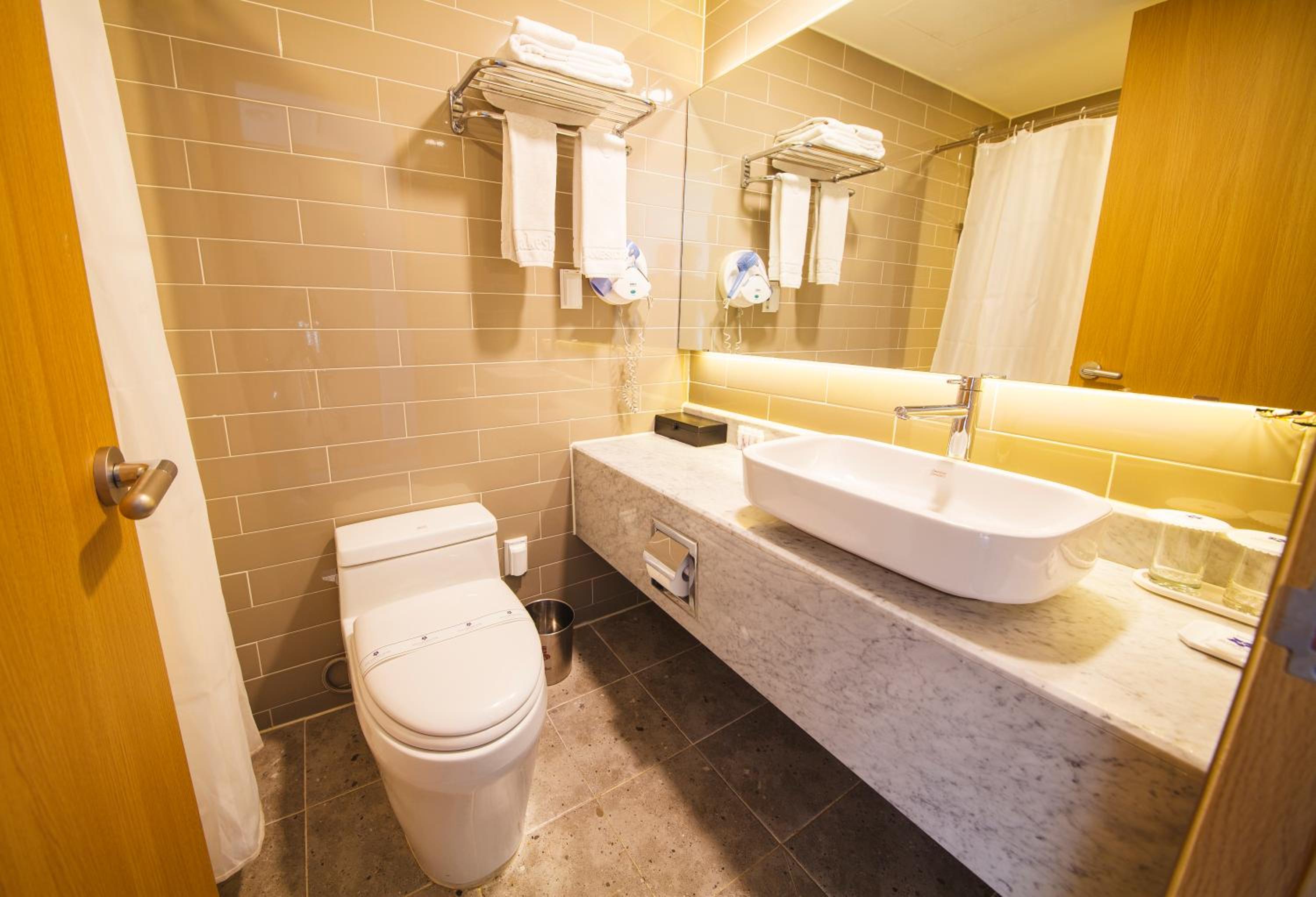 Executive Deluxe with Lake View - Photo 6