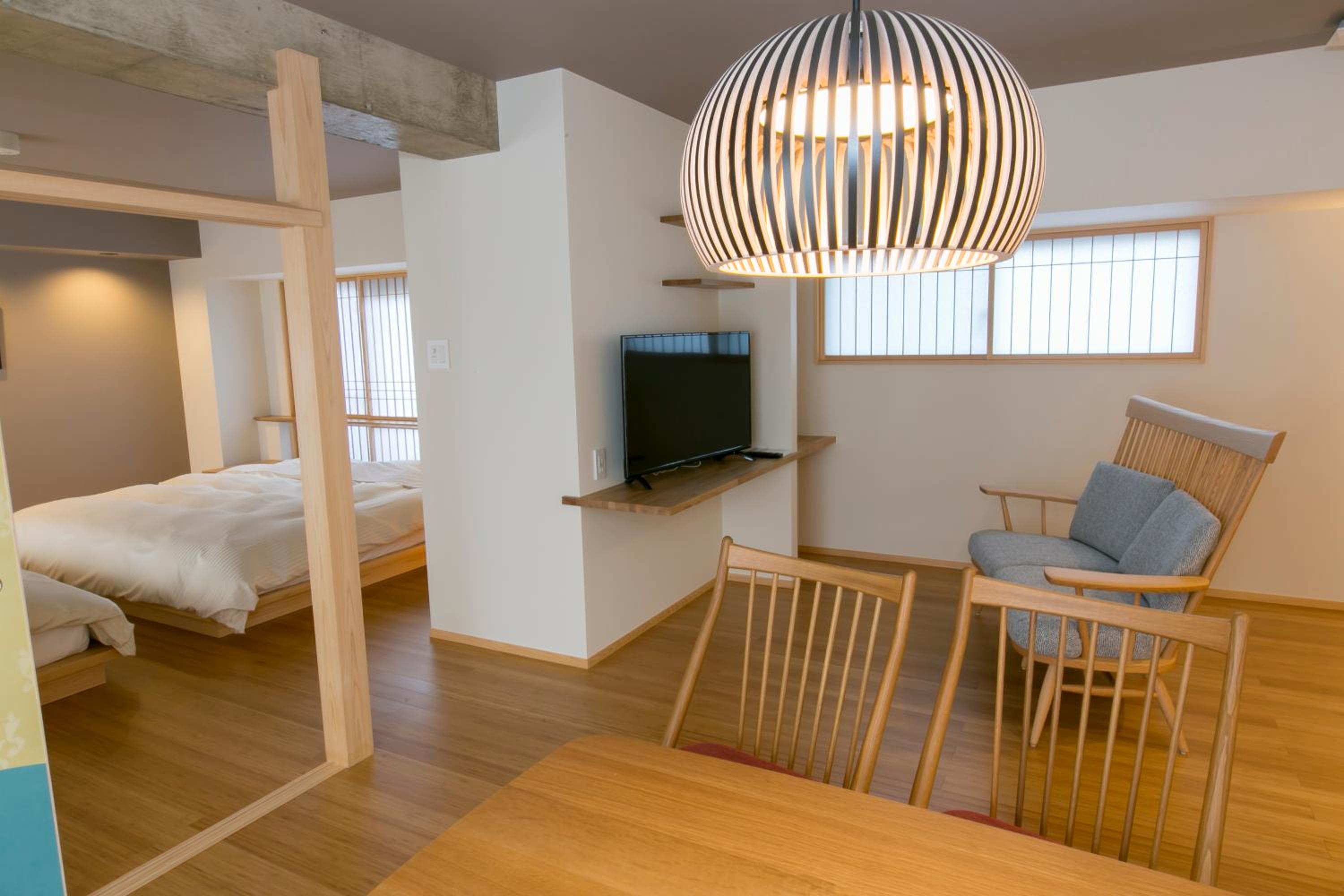 Suite with Kitchen thumbnail 5