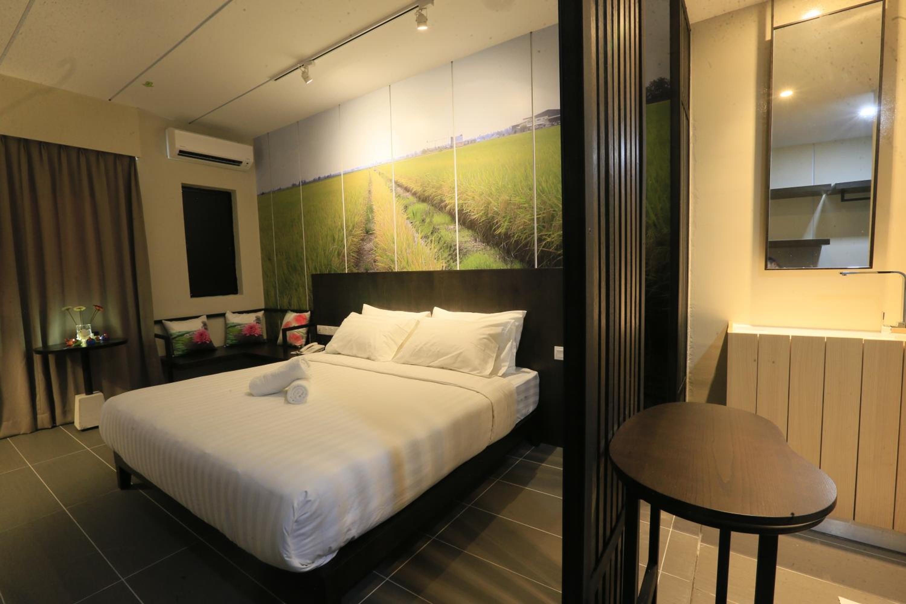 Deluxe King Room photo 2