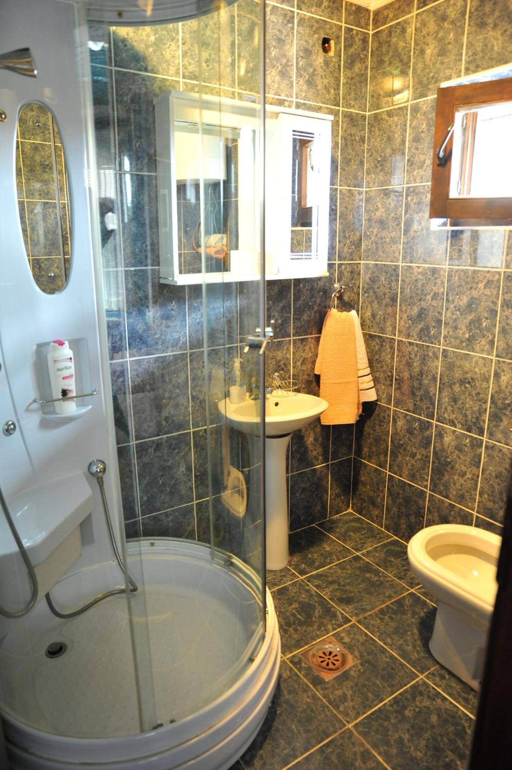 Basic Triple Room with Shared Bathroom