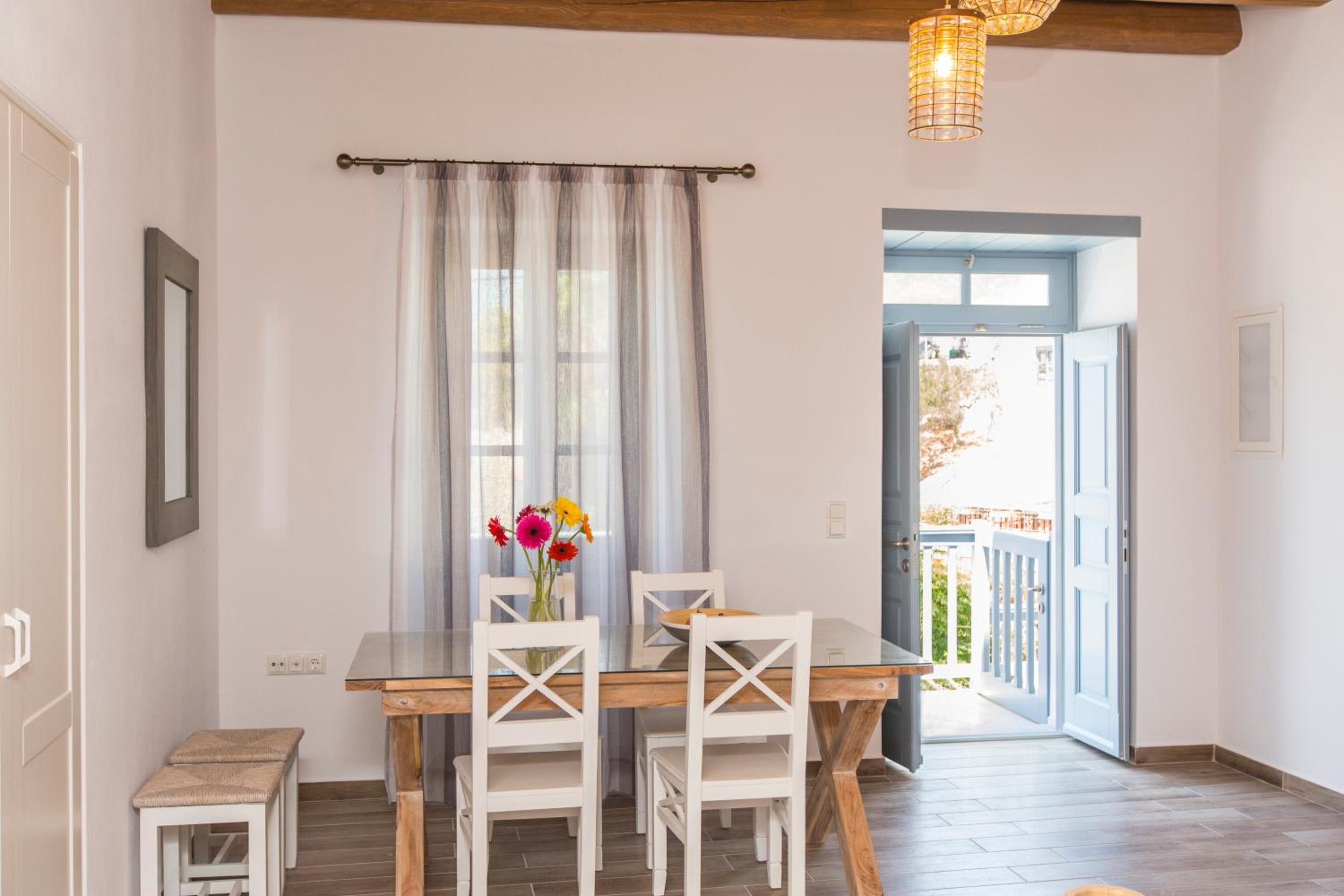 Two-Bedroom Apartment with Balcony and Sea View photo 2