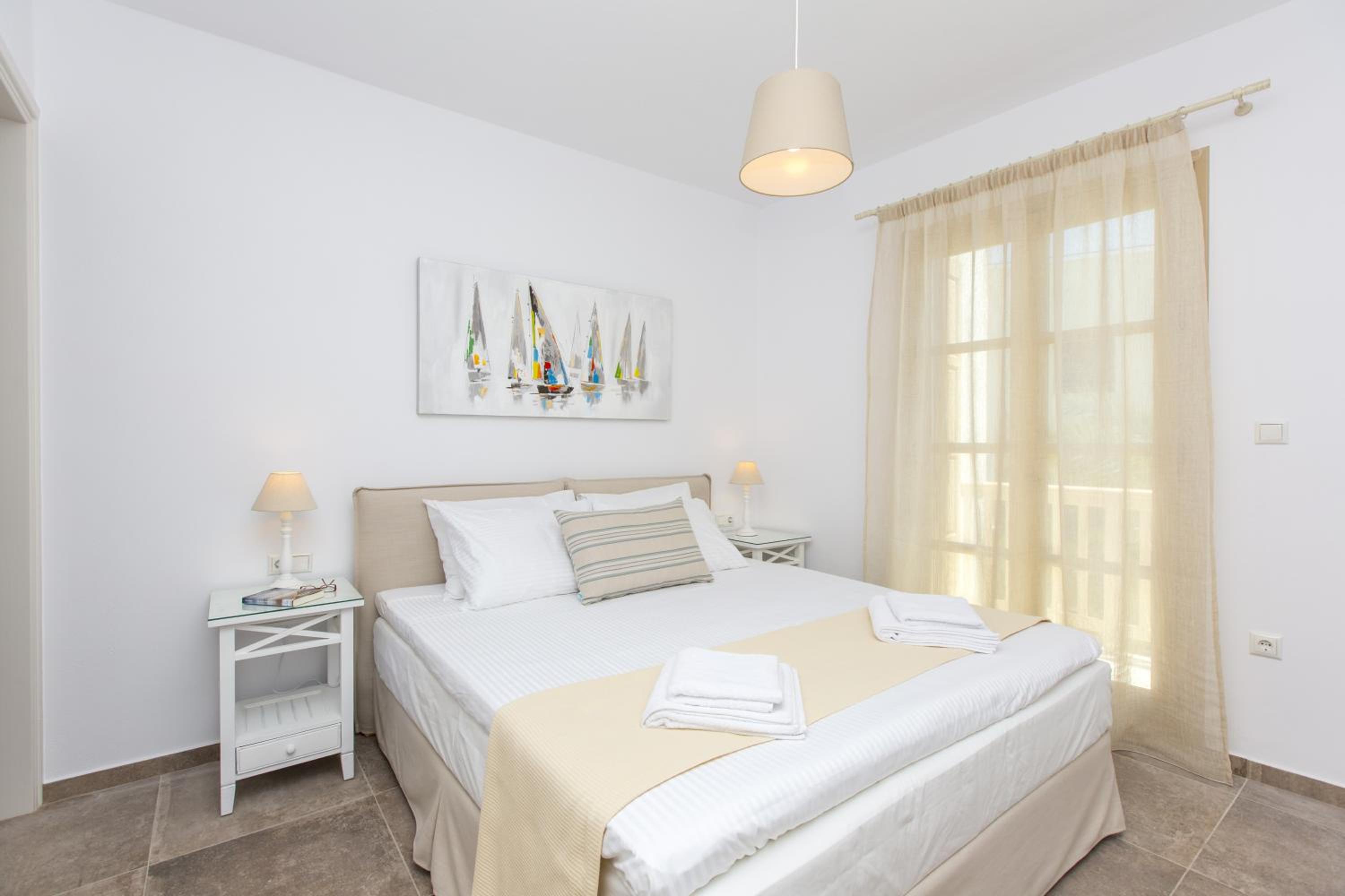 One-Bedroom Apartment with Balcony and Sea View photo 1