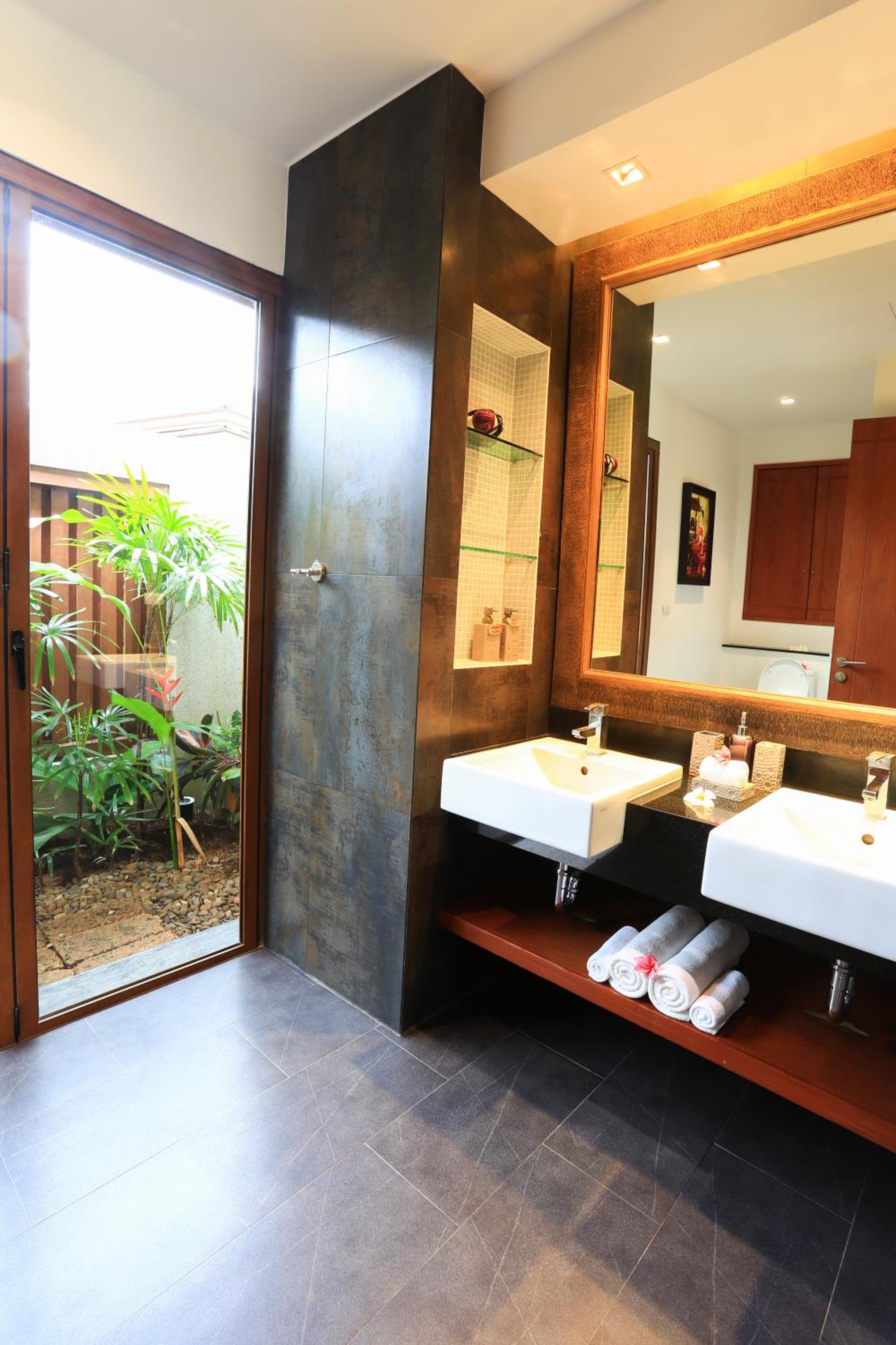 Deluxe Beach Suite - Photo 11