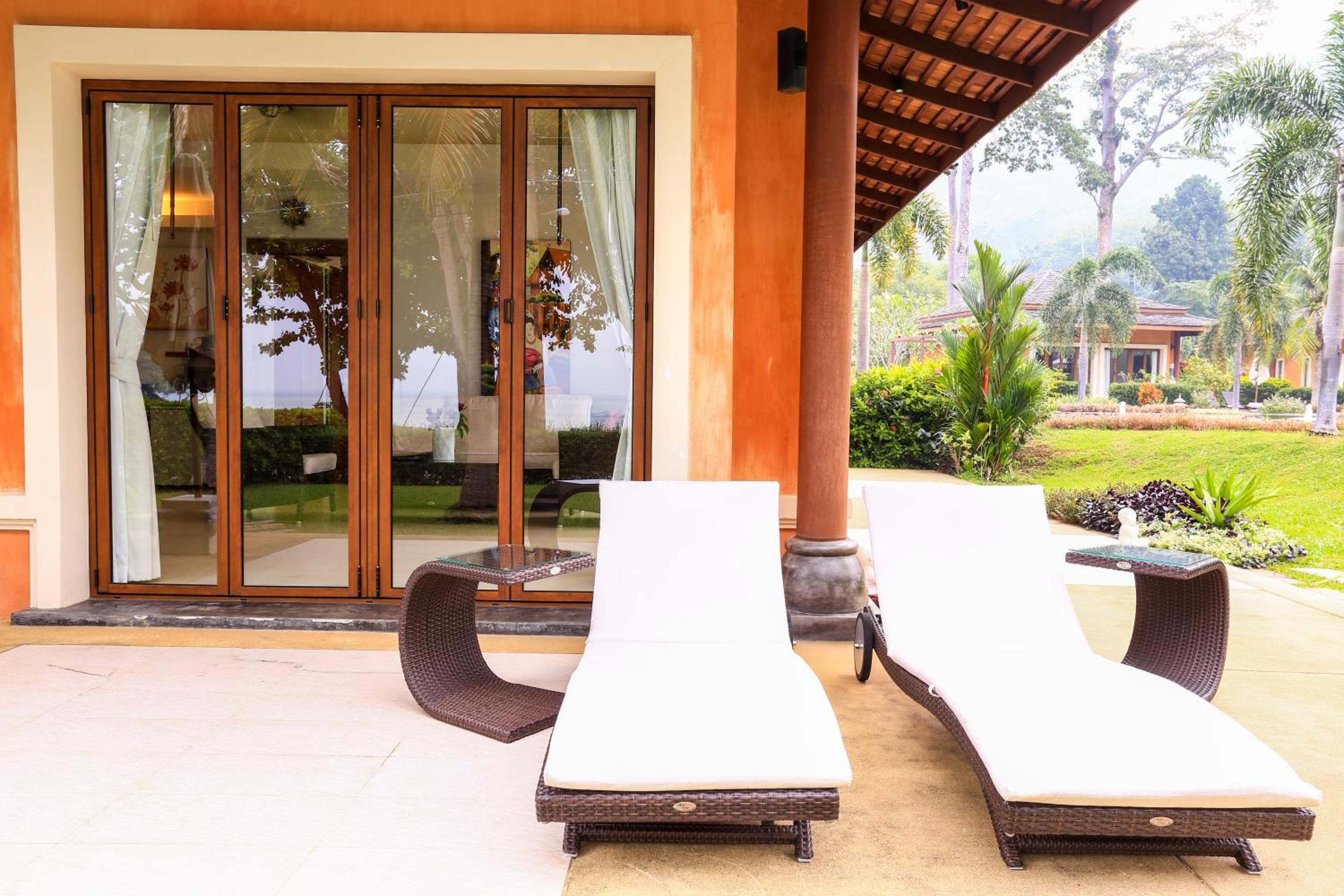 Deluxe Sunrise Suite - Photo 14