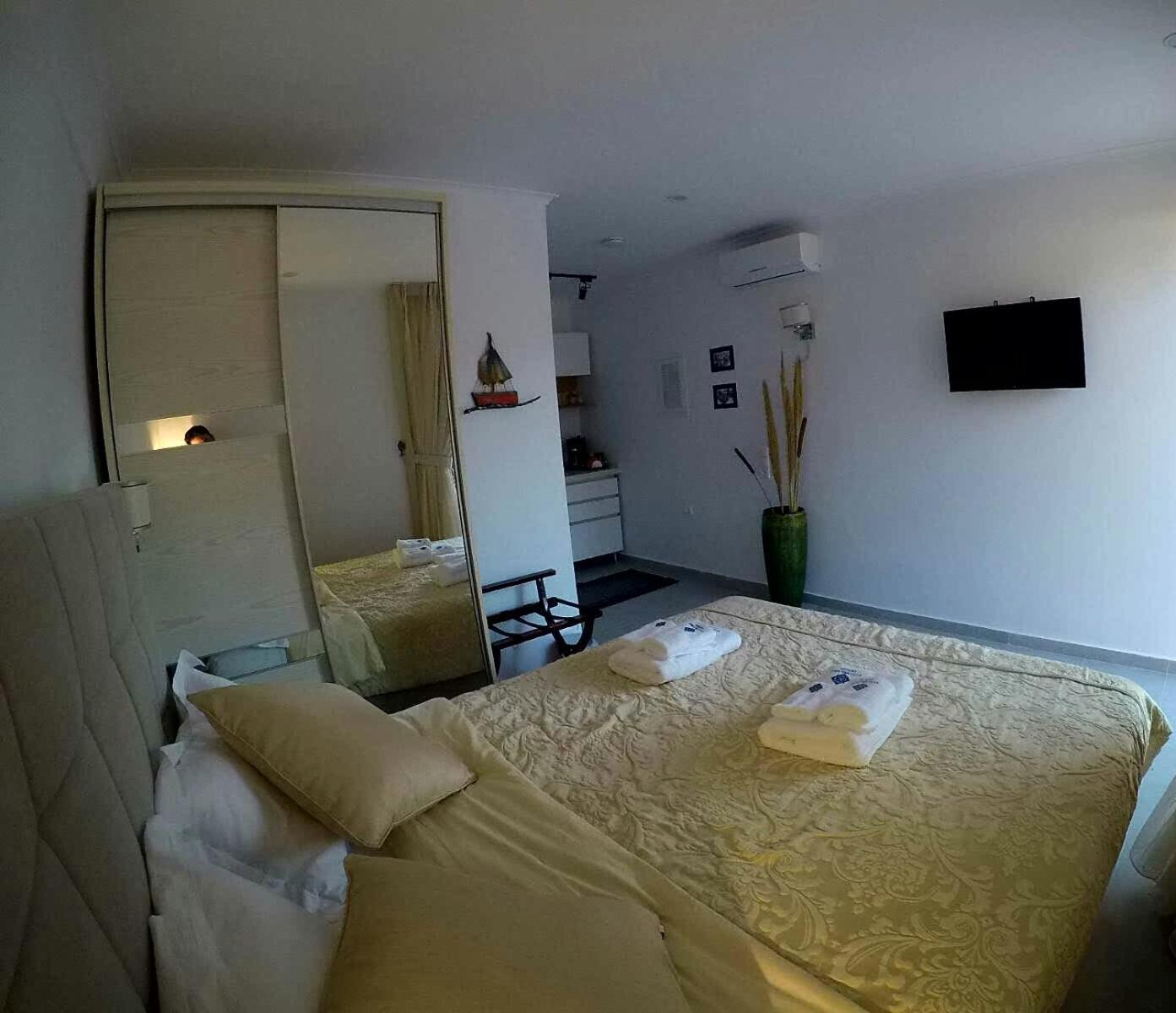Estudio con vista al jardín