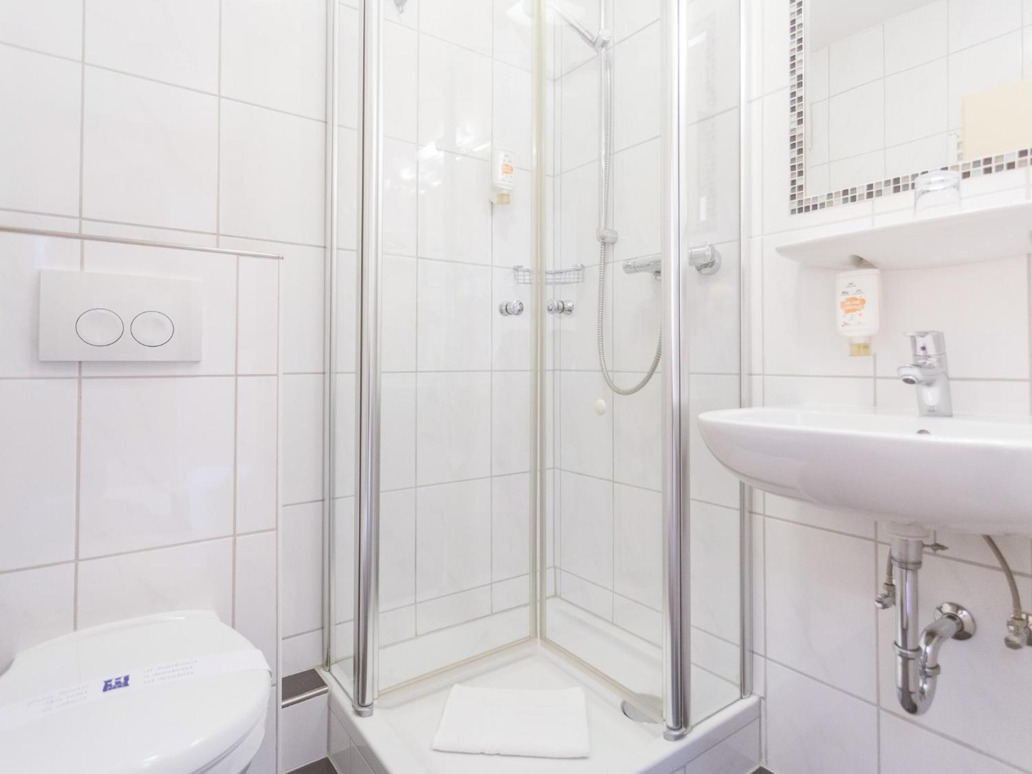 Double Room - Non-Smoking  - Photo 7