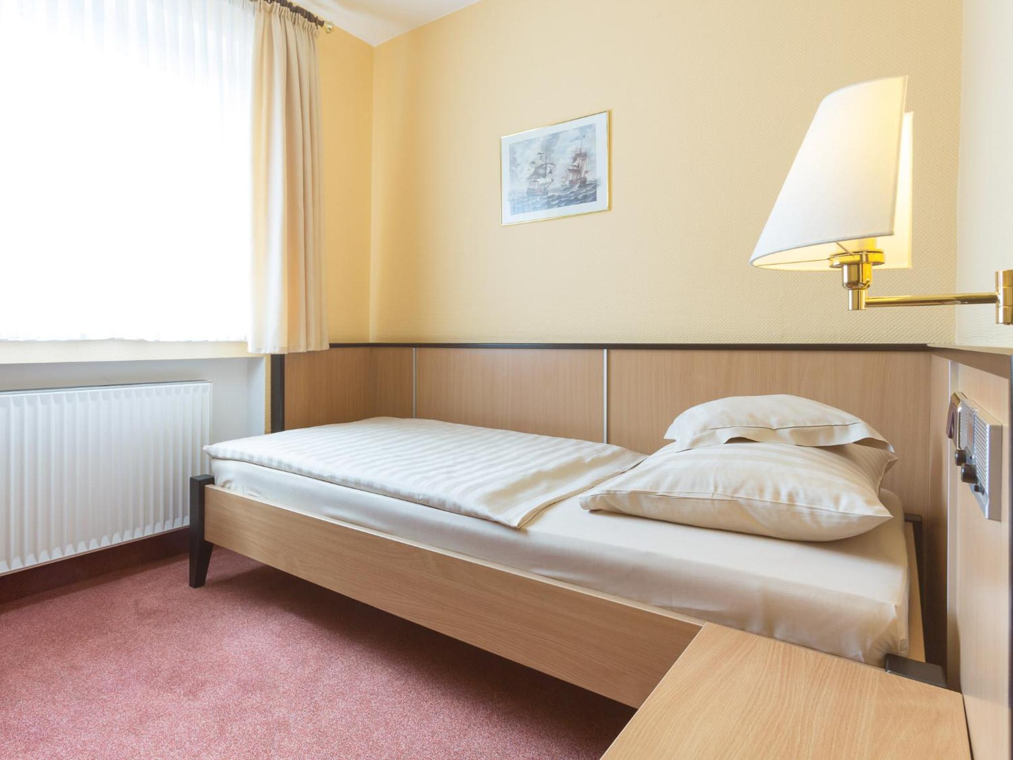 Single Room - Non-Smoking photo 1