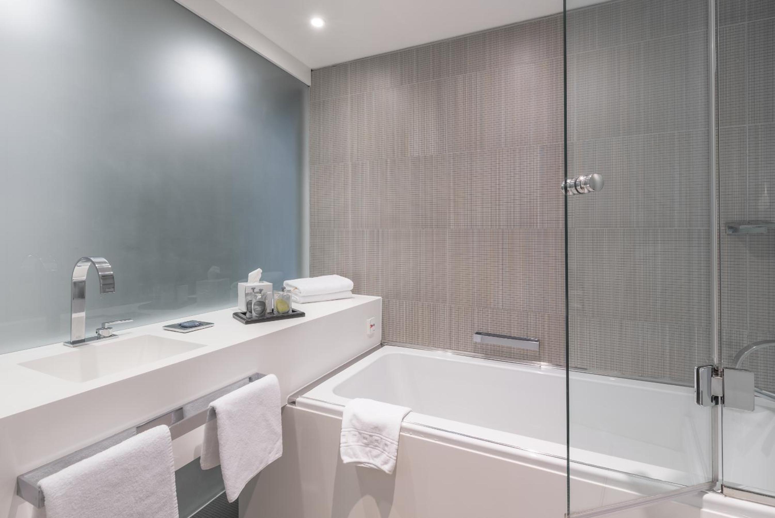 Standard Double Room with Balcony - Photo 2