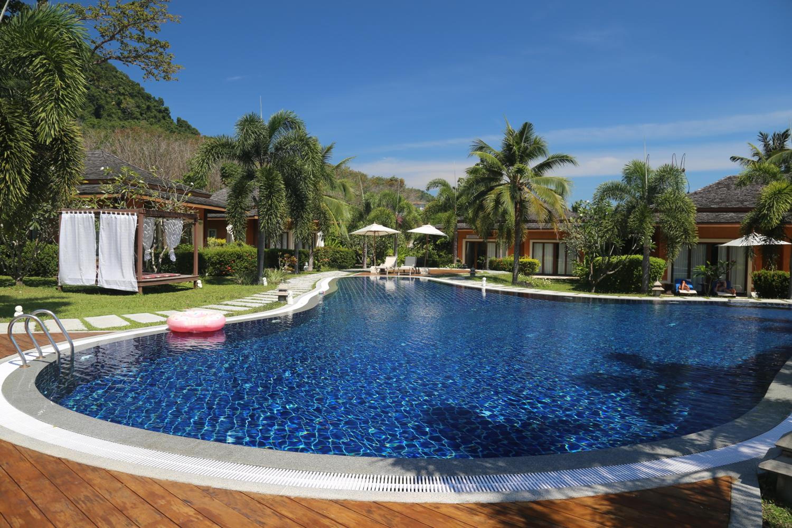 Deluxe Beach Suite - Photo 13