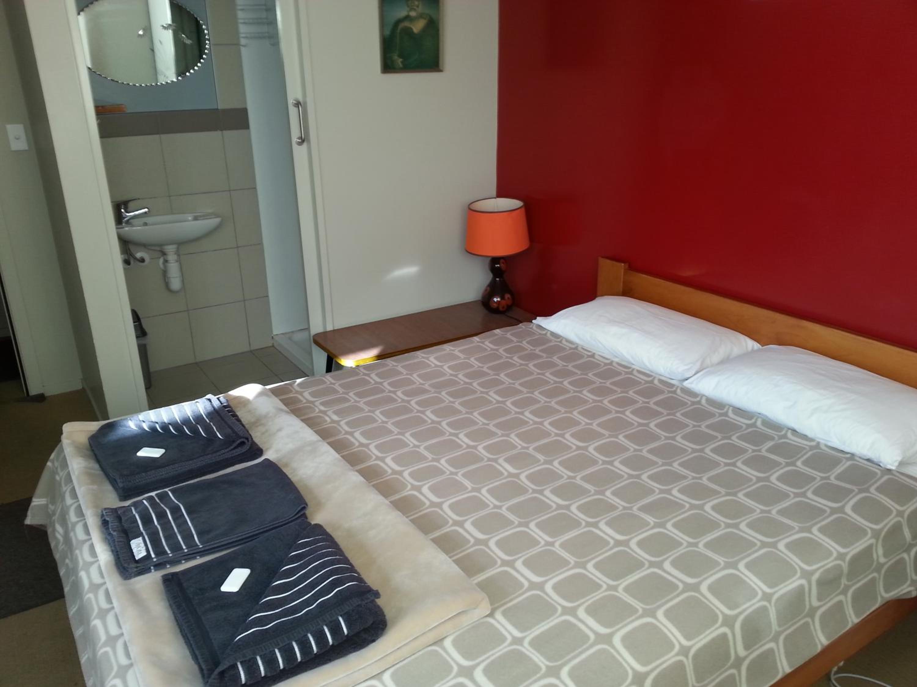 Queen Room with Ensuite - Photo 1