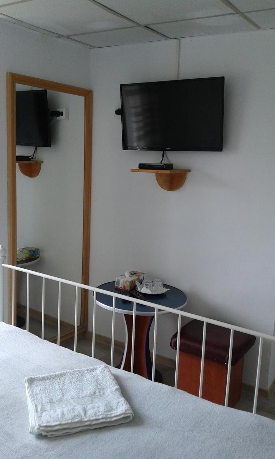 Double Room - Photo 13