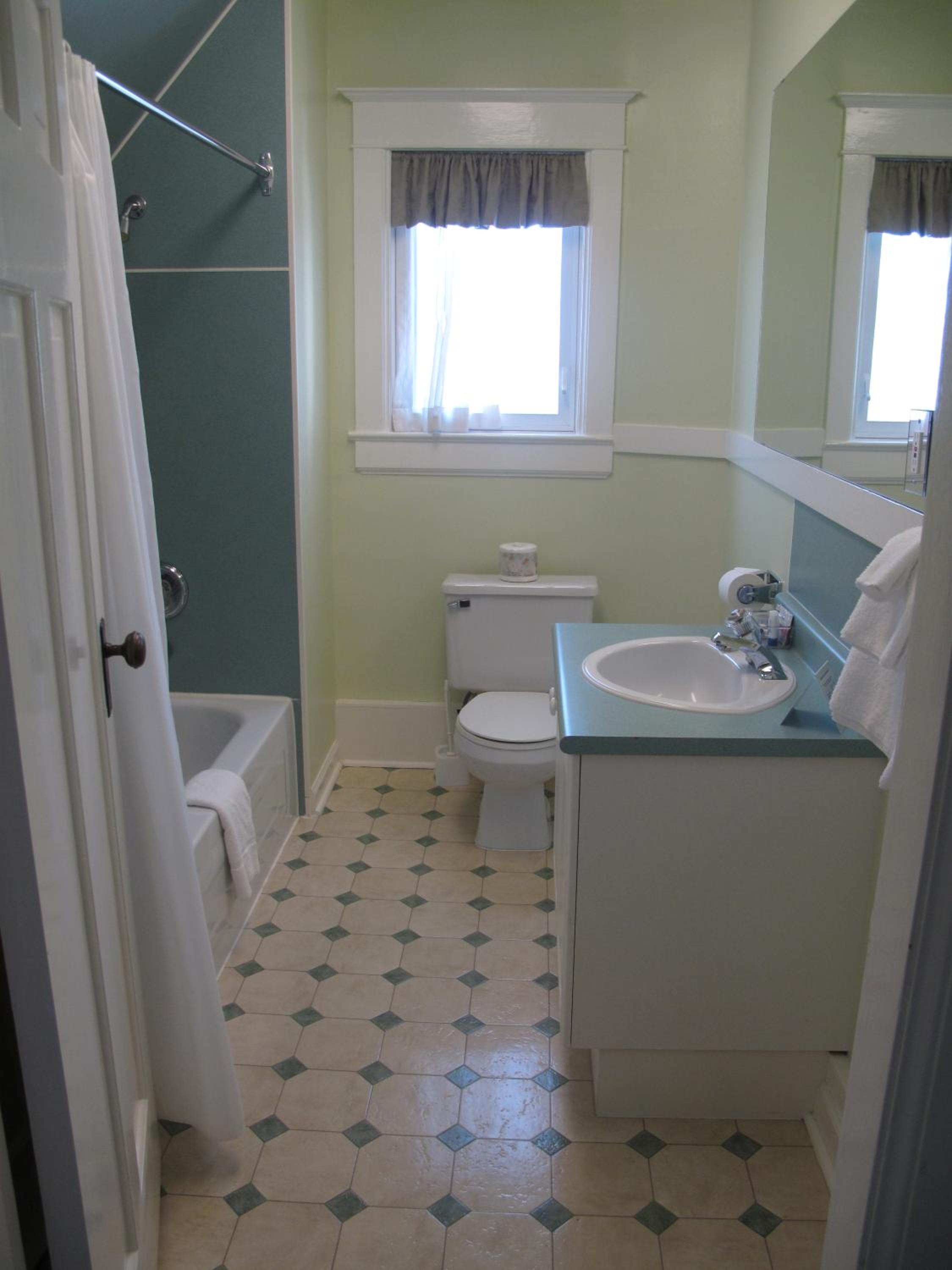 Classic Queen Room - Photo 7