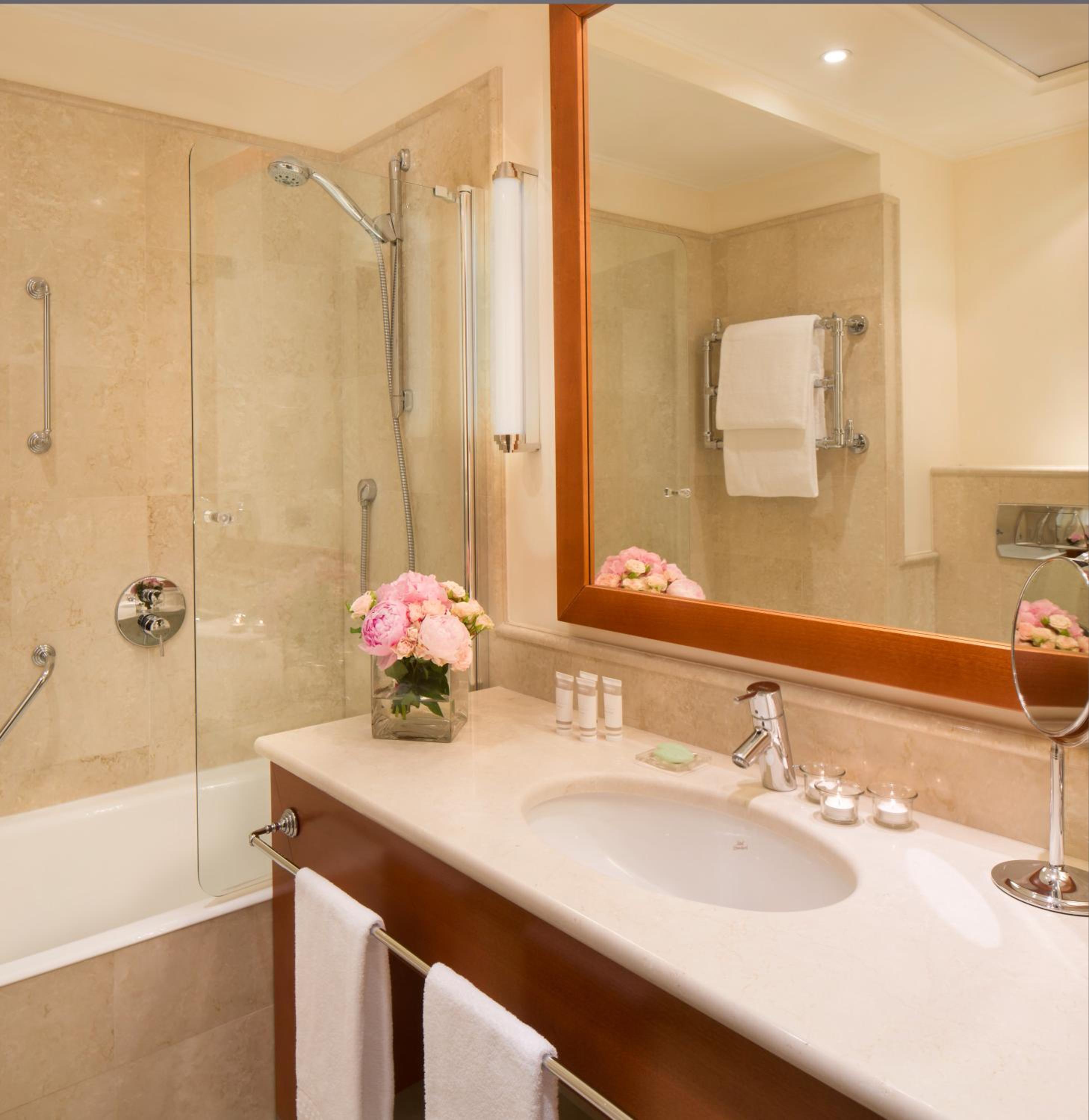 Double or Twin Room - Photo 2