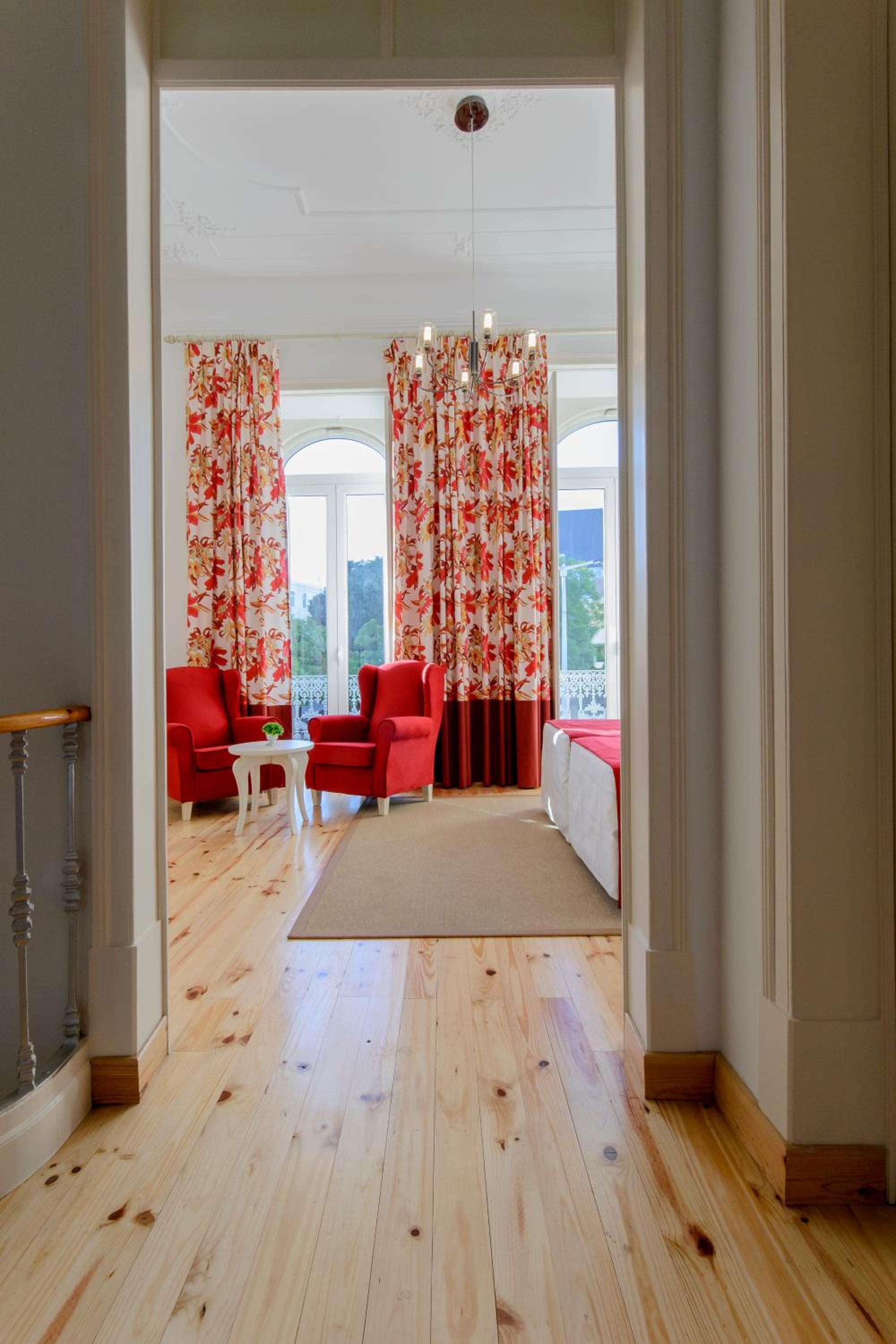 Deluxe Suite - Photo 9