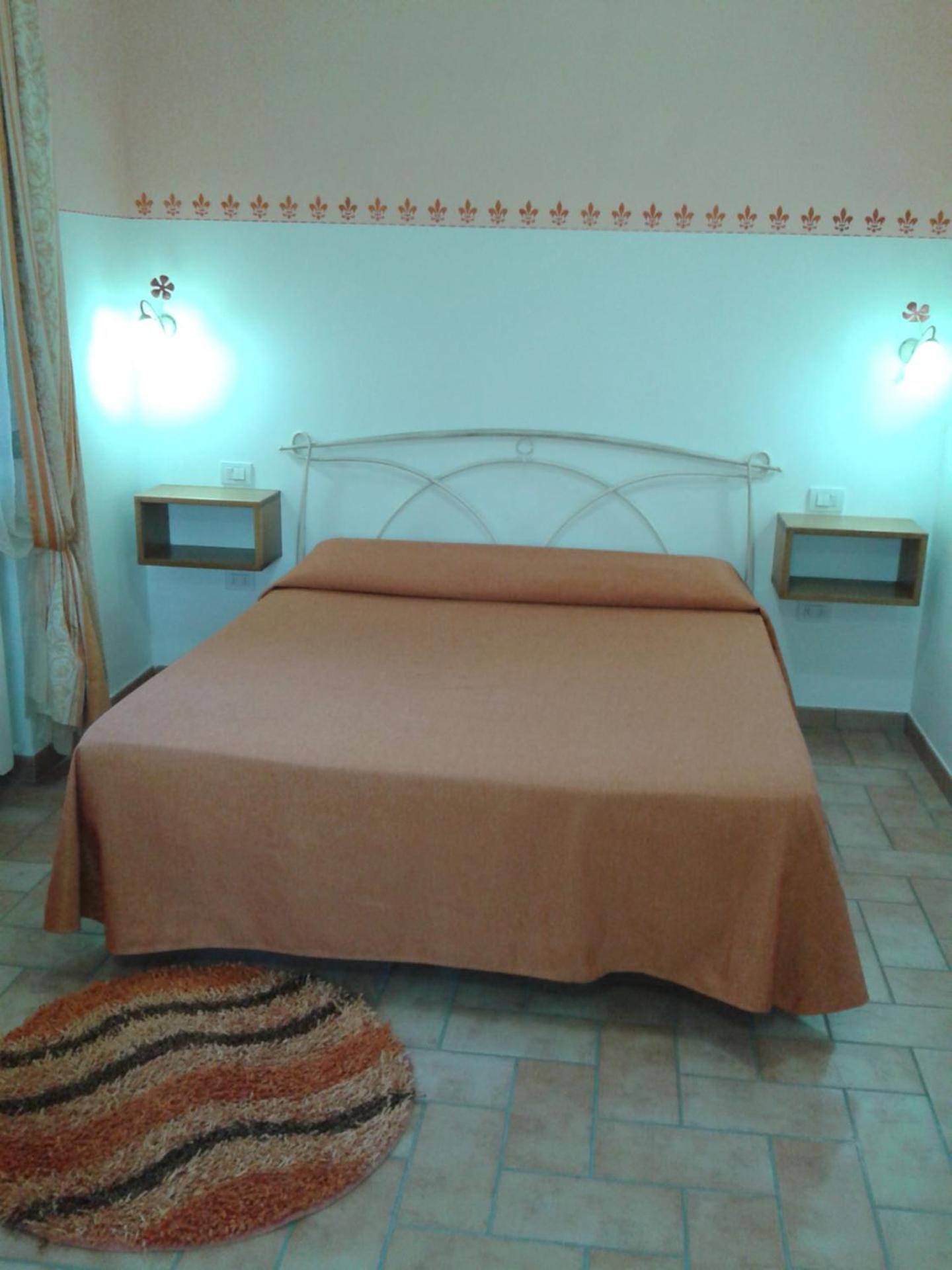 Double Room - Photo 6