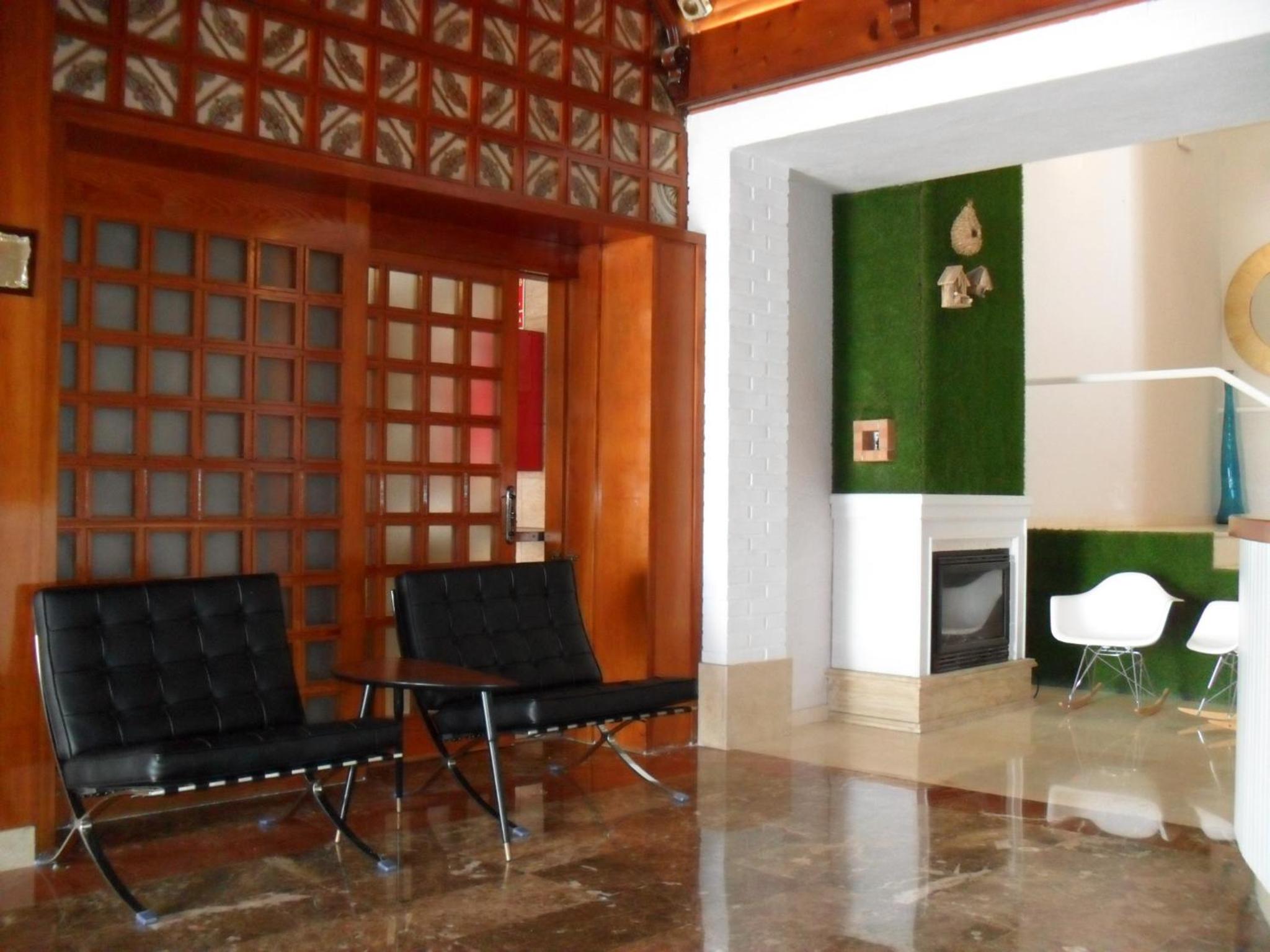 Twin Room - Photo 12