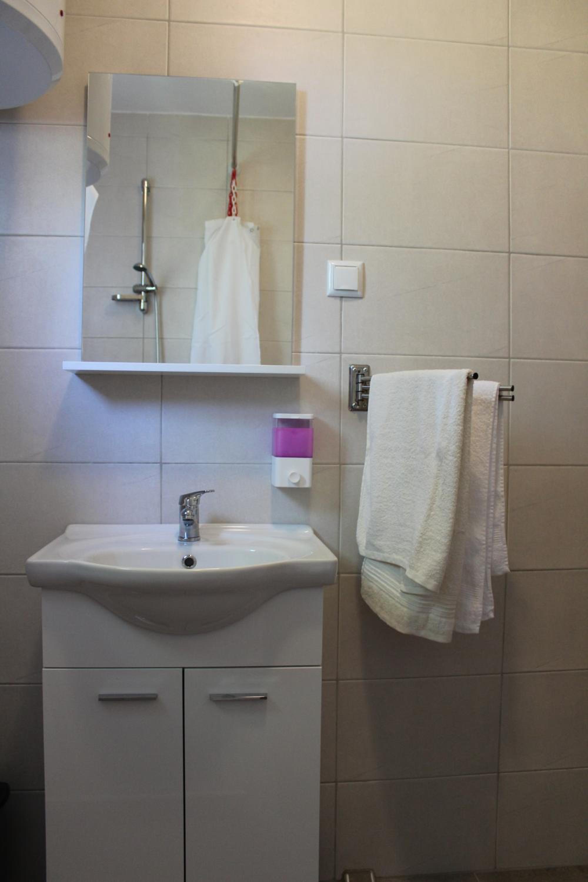 Apartment with Balcony - Photo 33