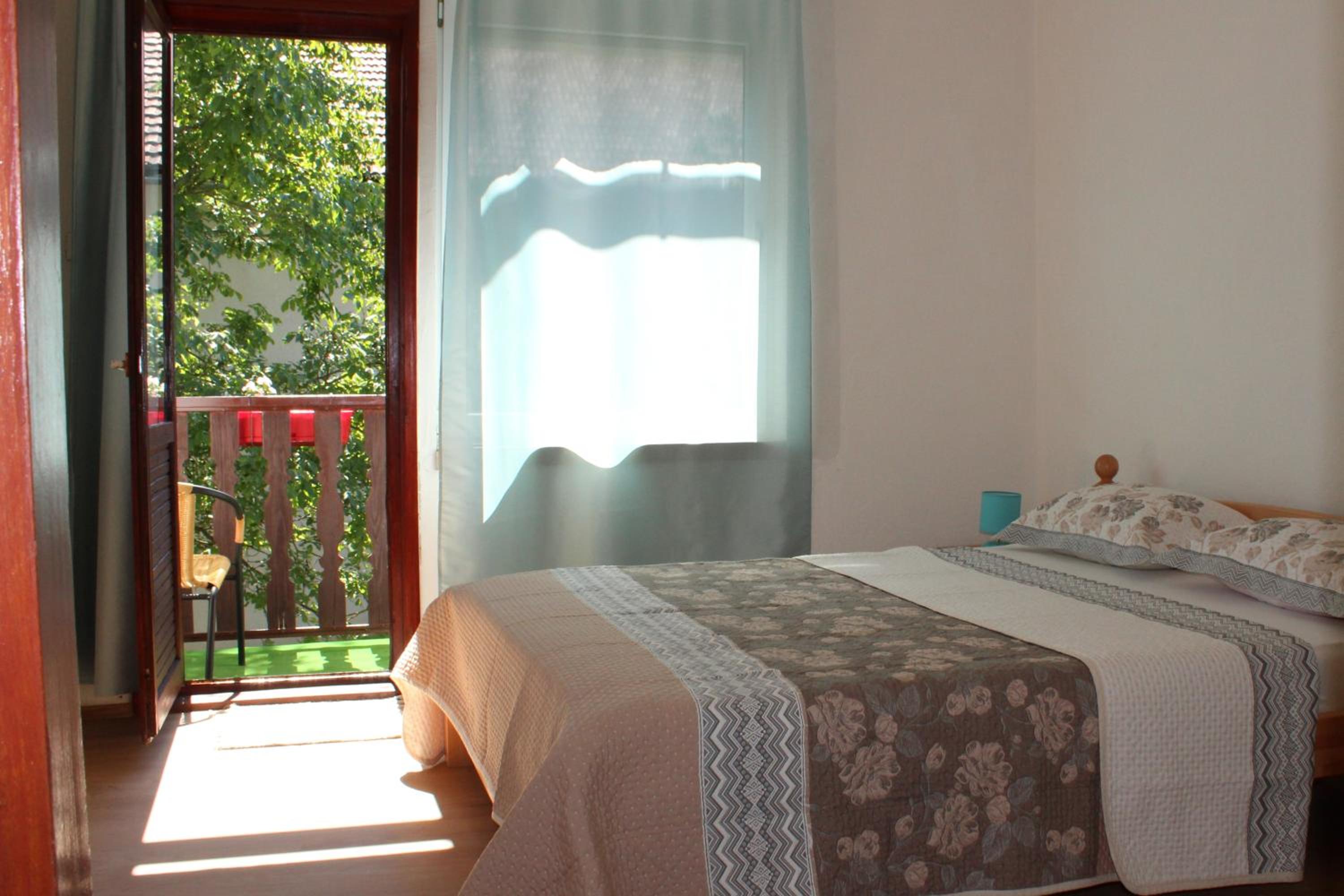 Apartment with Balcony - Photo 12