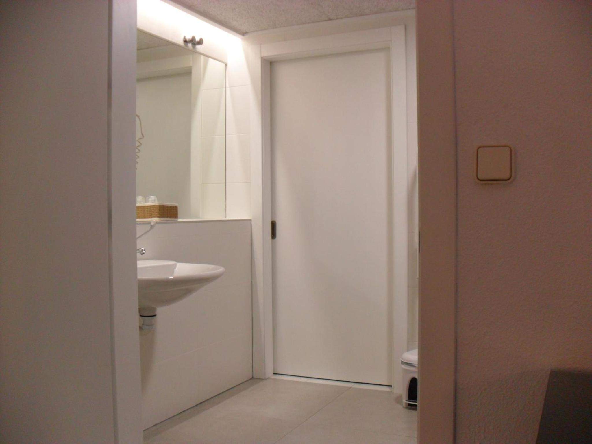 Double Room - Photo 8