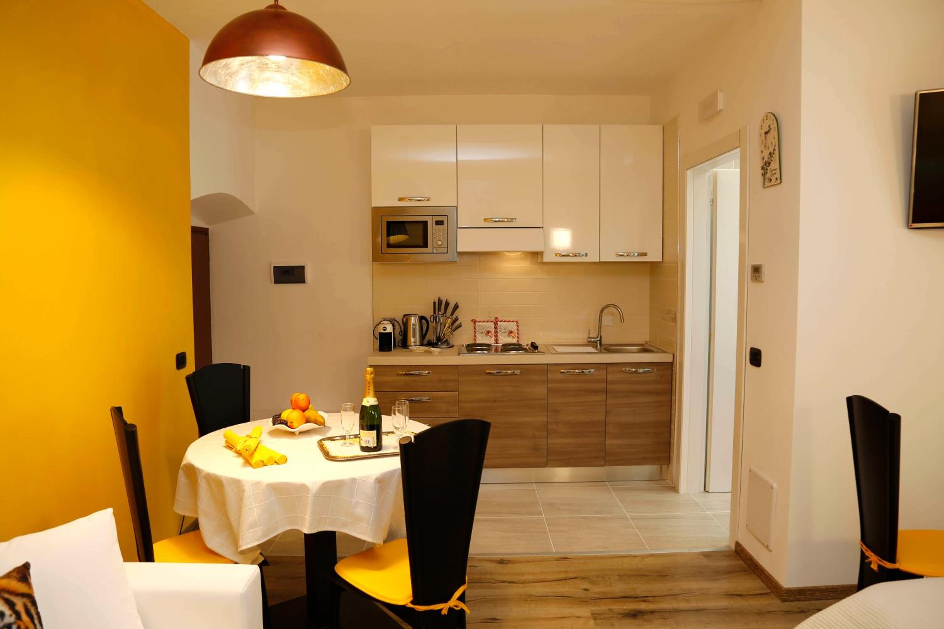 Apartment with Mountain View photo 2
