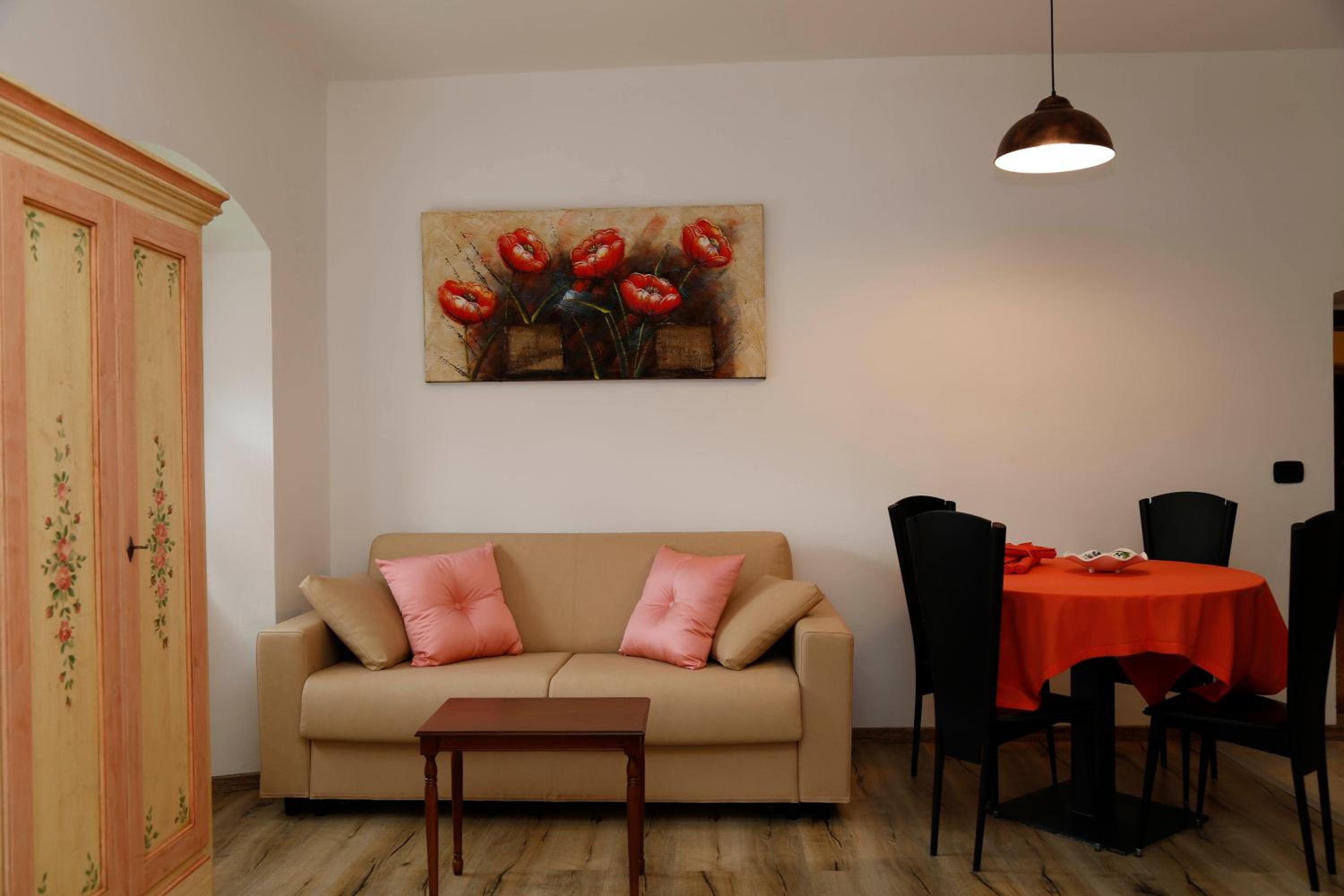 Apartment with Mountain View photo 2