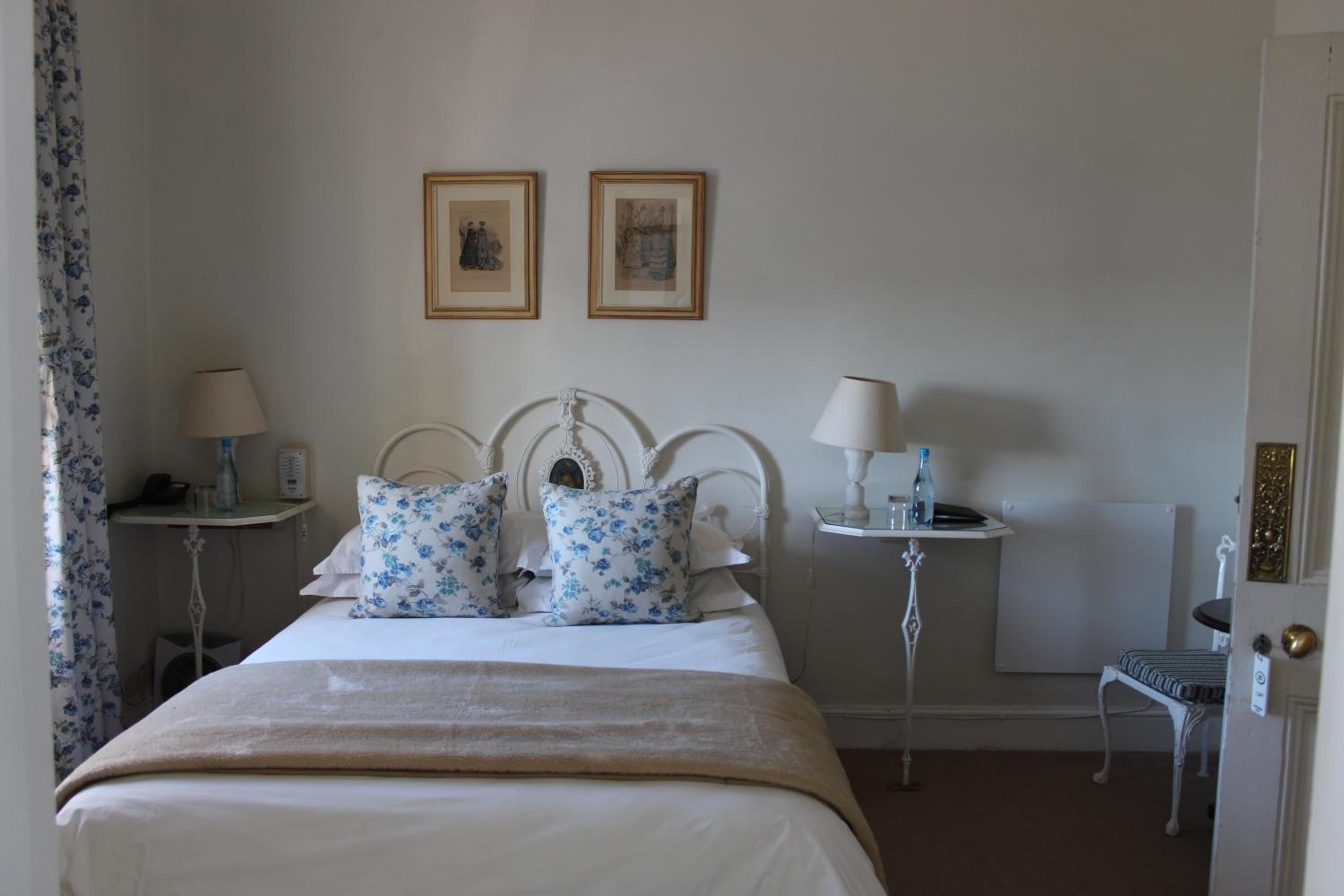 Standard Double or Twin Room - Photo 1