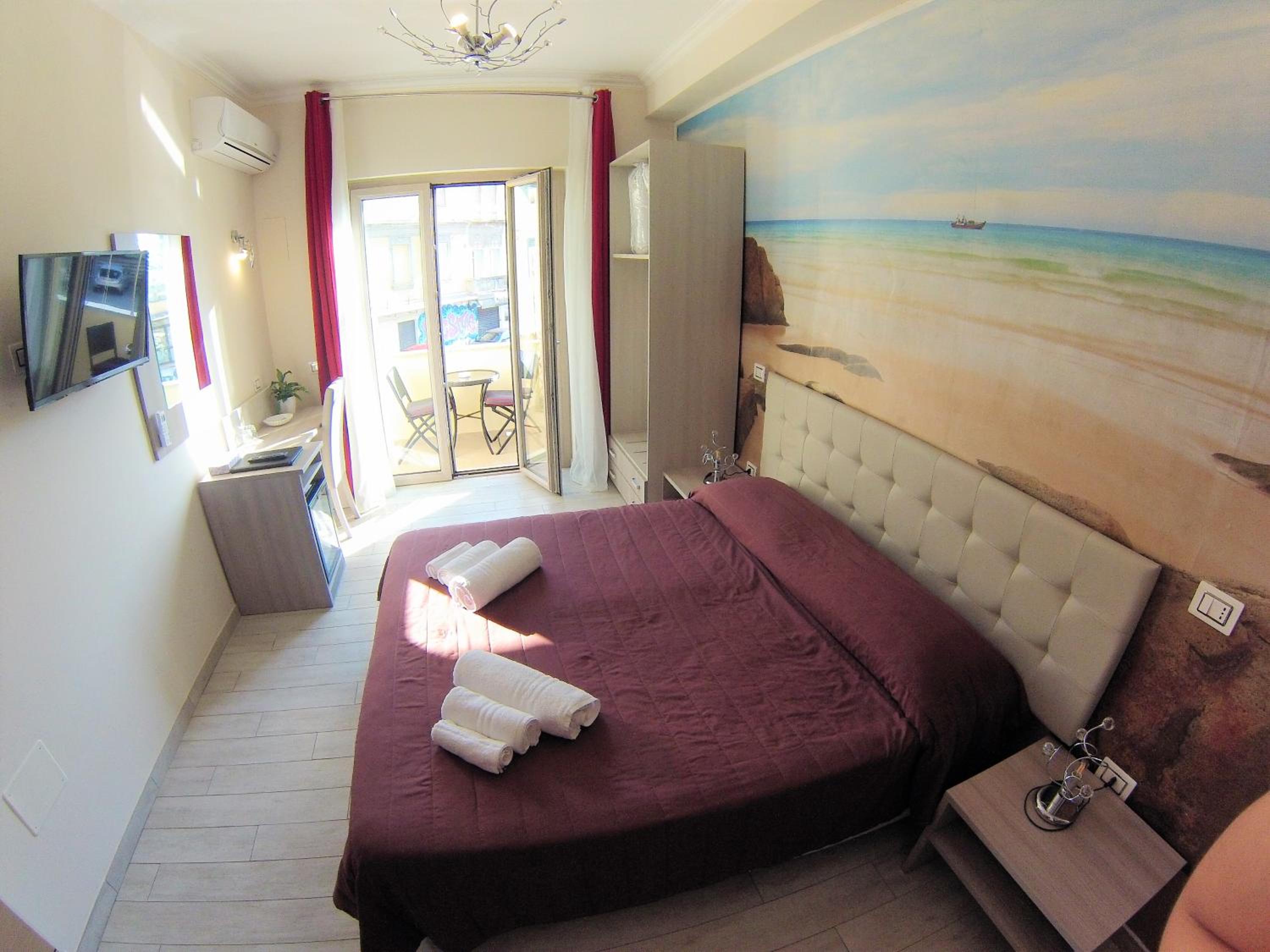 Deluxe Double Room with Balcony photo 1
