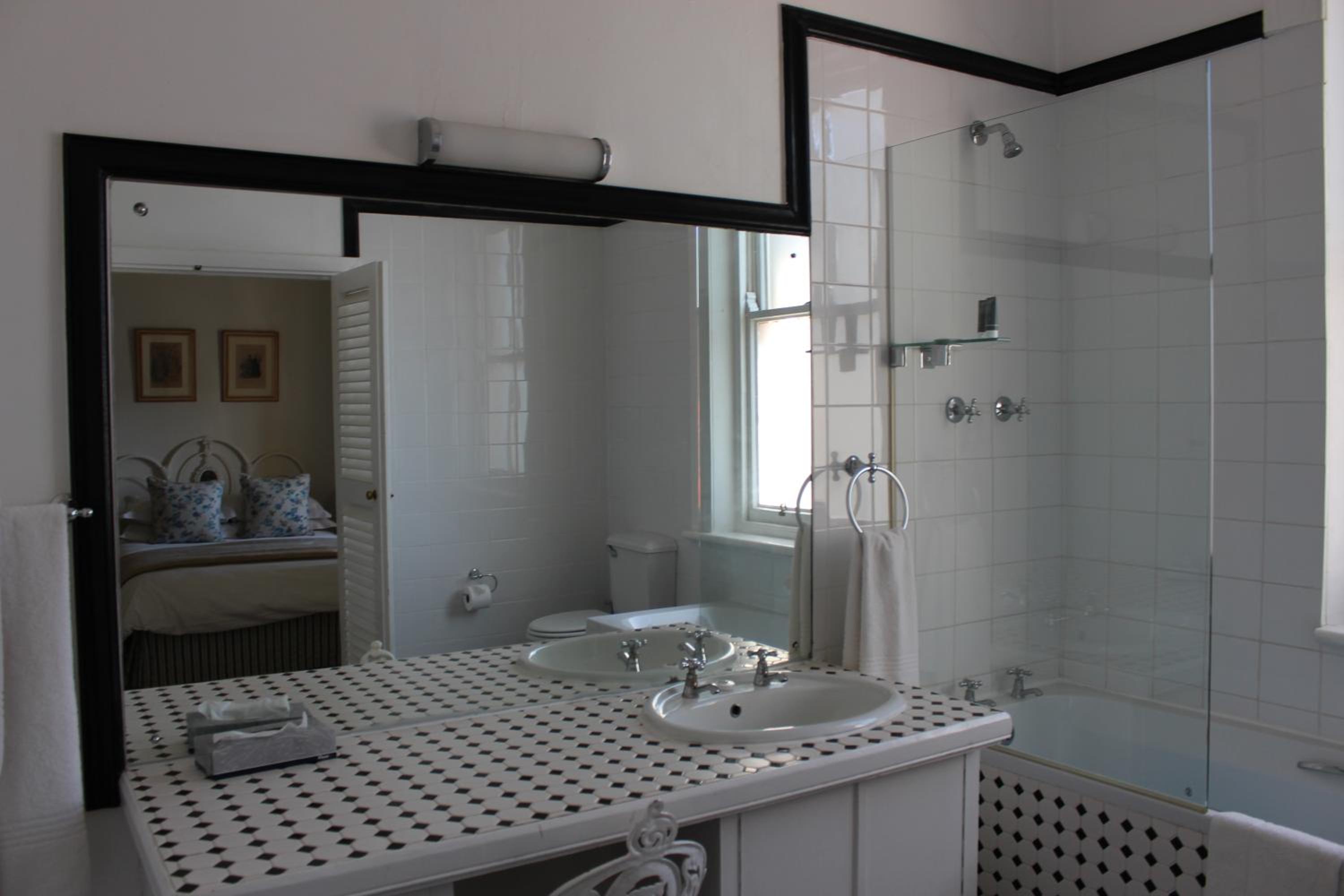 Standard Double or Twin Room - Photo 4