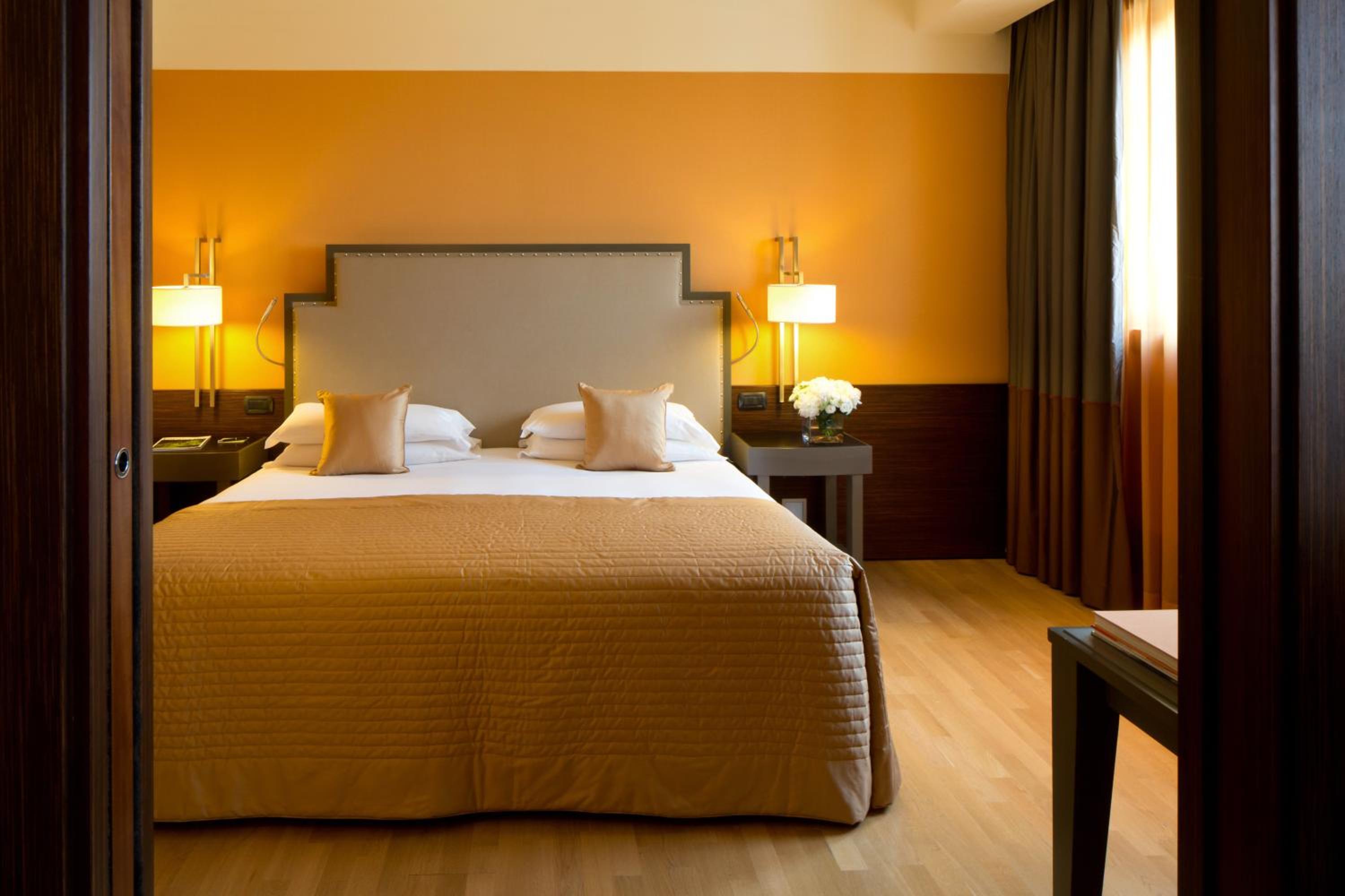 Suite - Photo 1