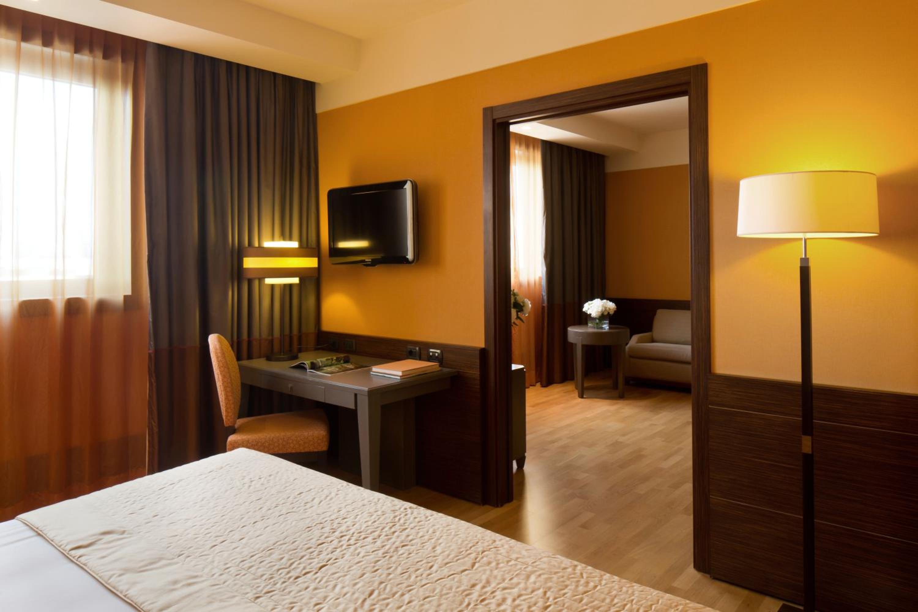Suite - Photo 2