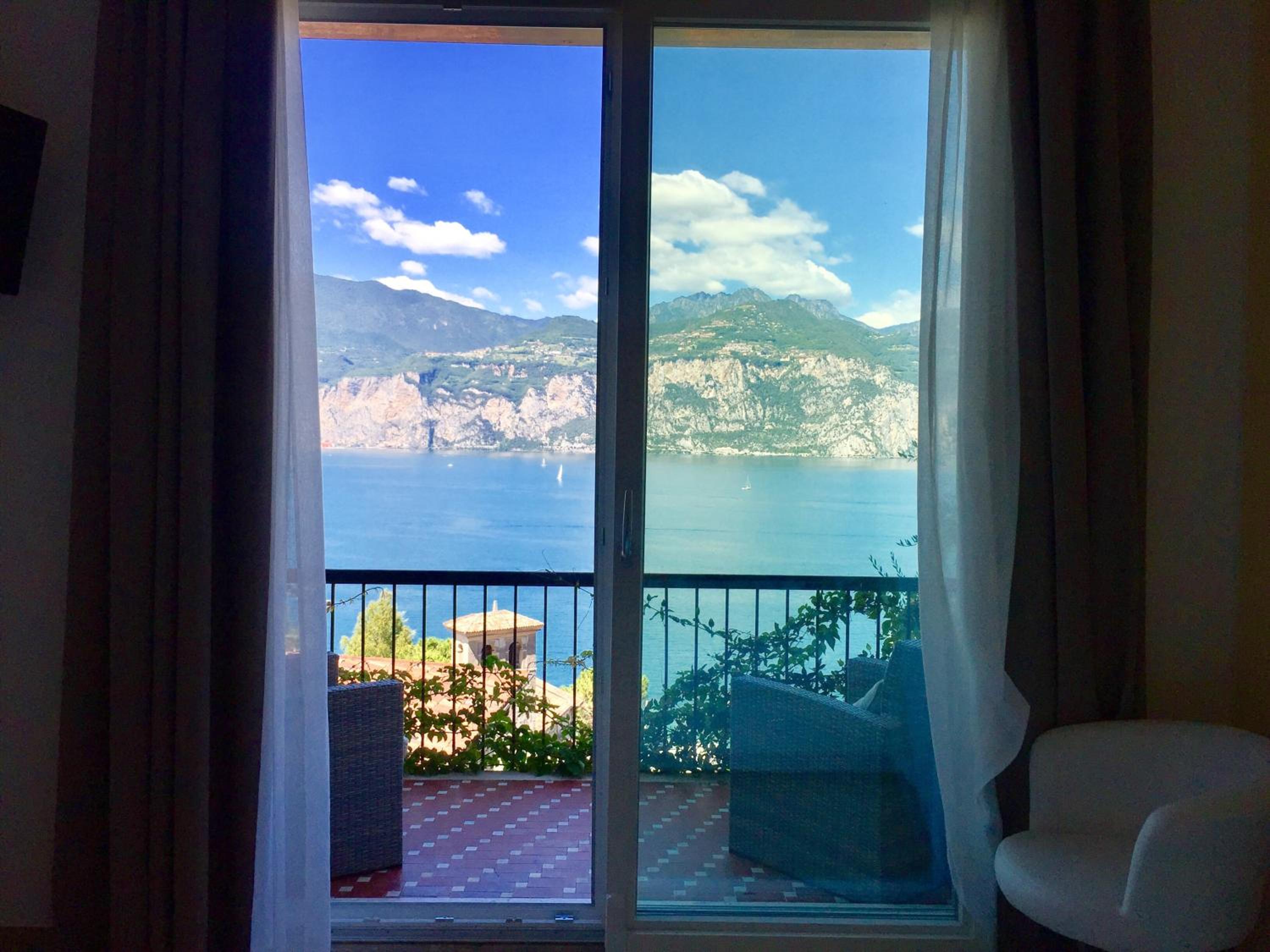 King Room with Lake View photo 2