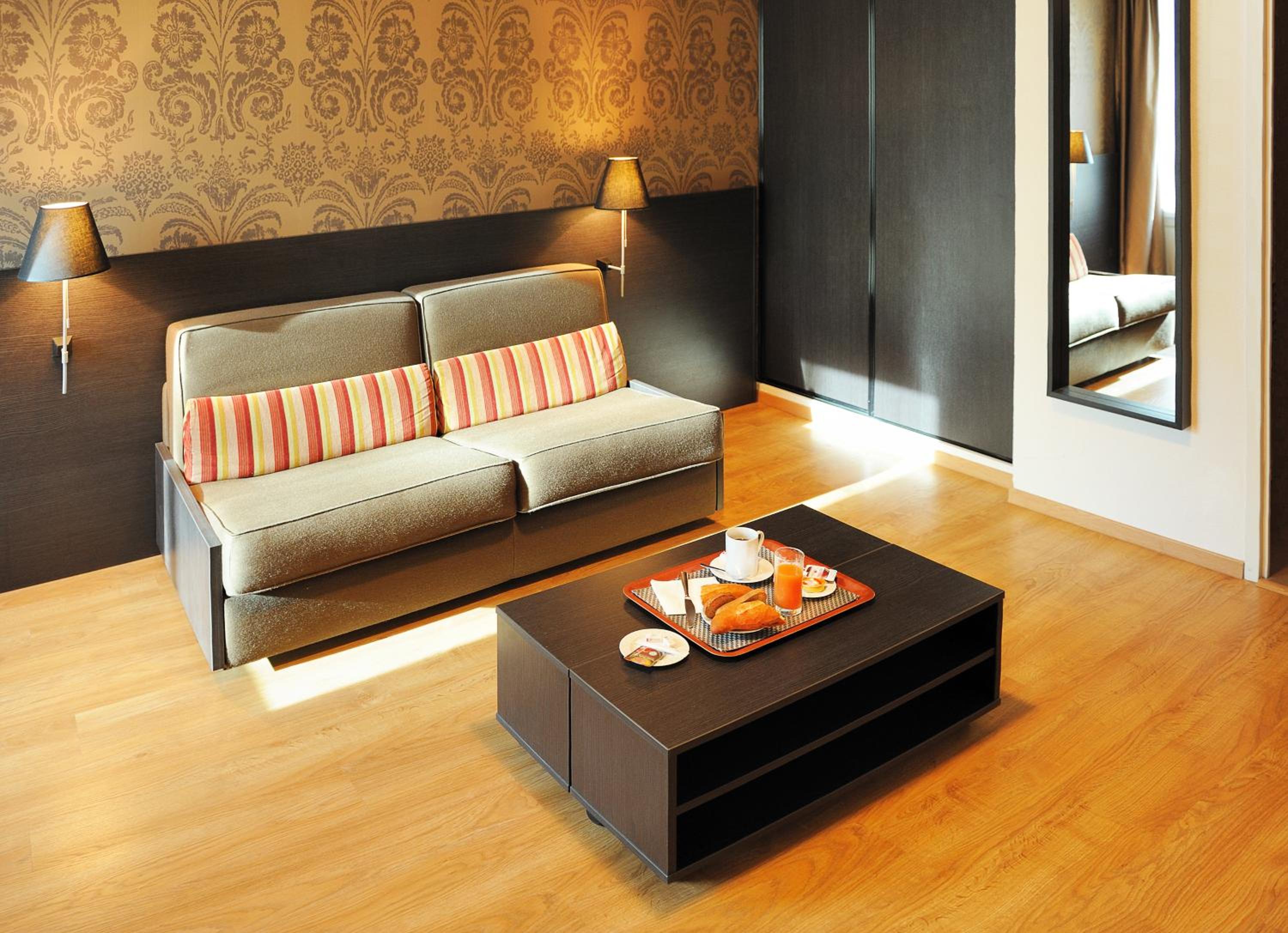 One-Bedroom Apartment - Photo 1