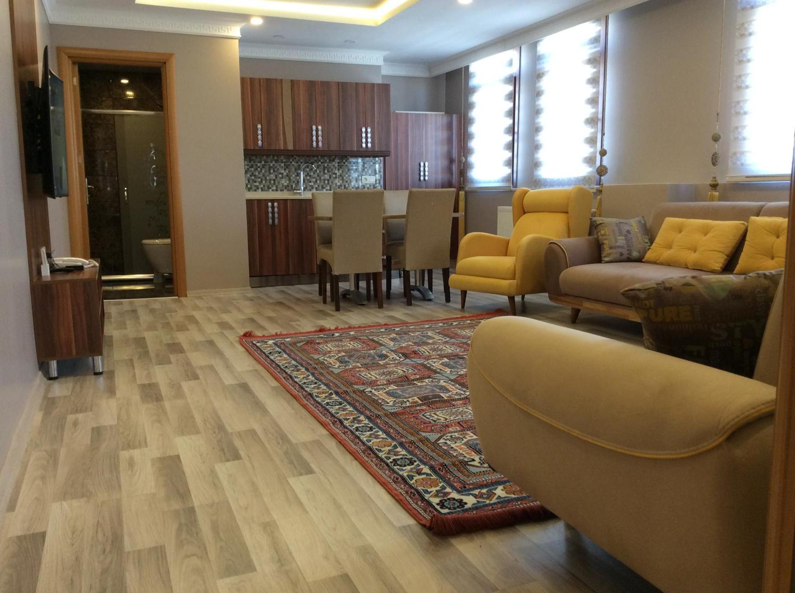 Deluxe King Suite photo 1