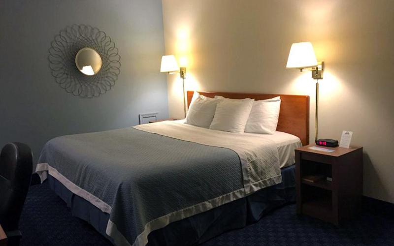 King Room - Non-Smoking - Photo 1