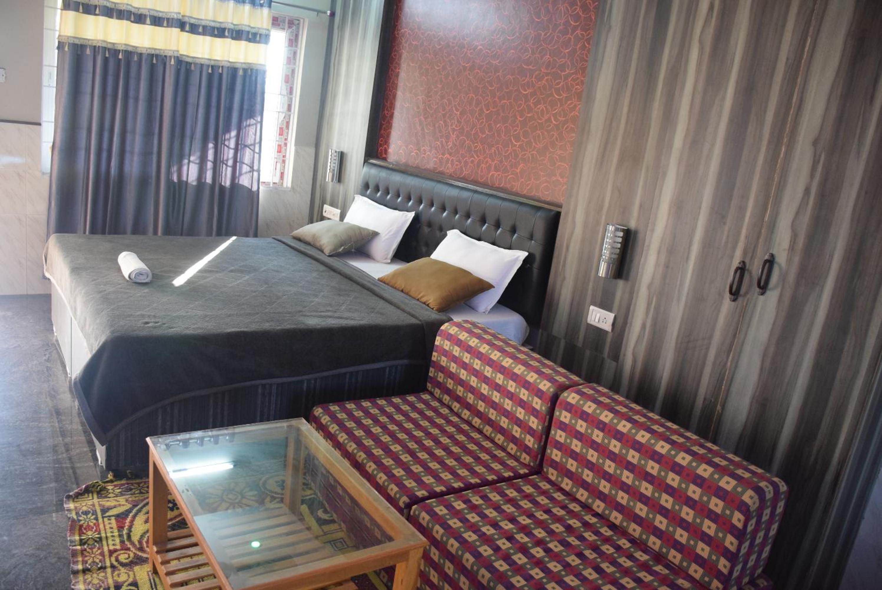 King Suite with Balcony photo 1