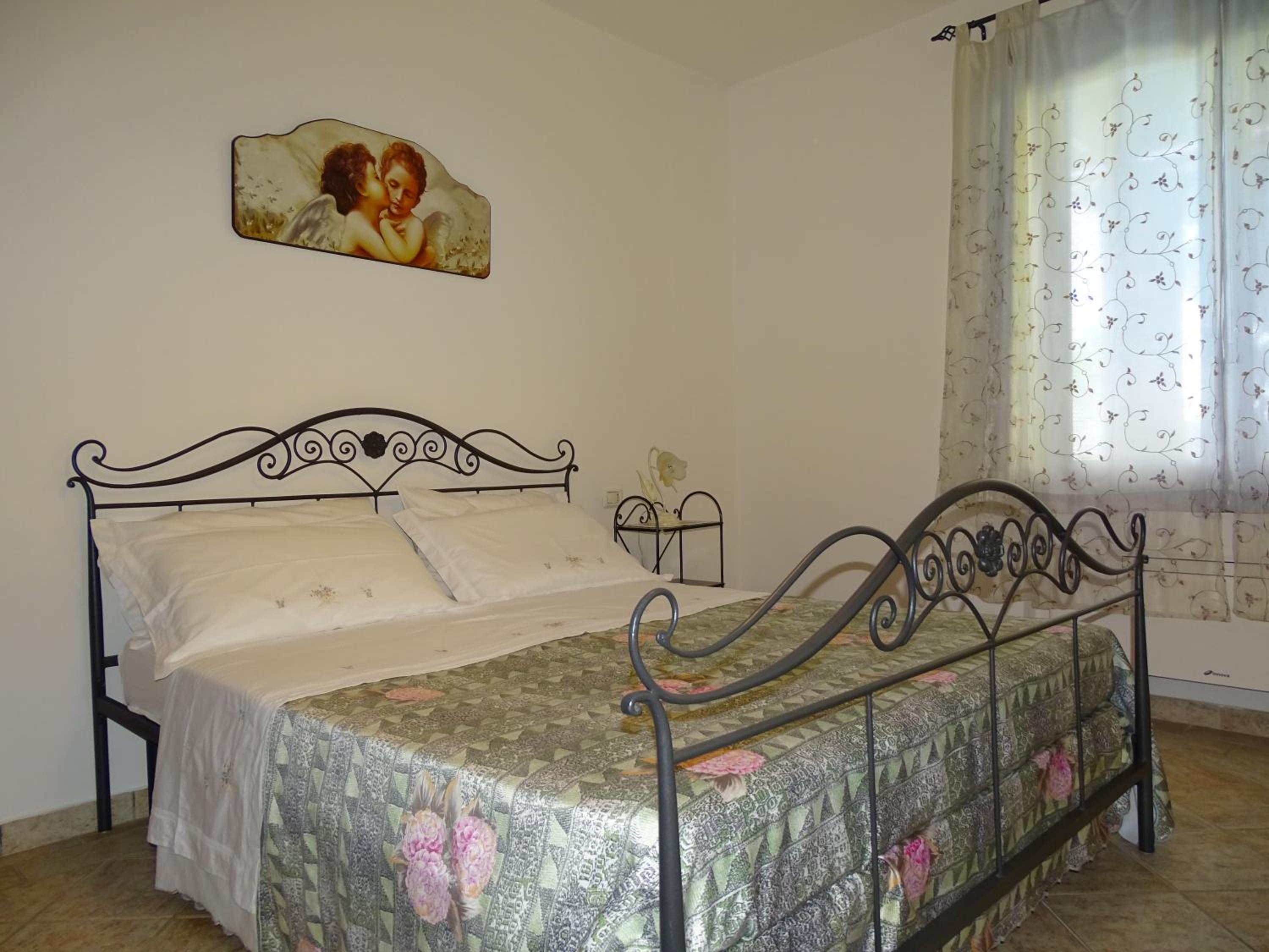 One-Bedroom Apartment - Photo 14