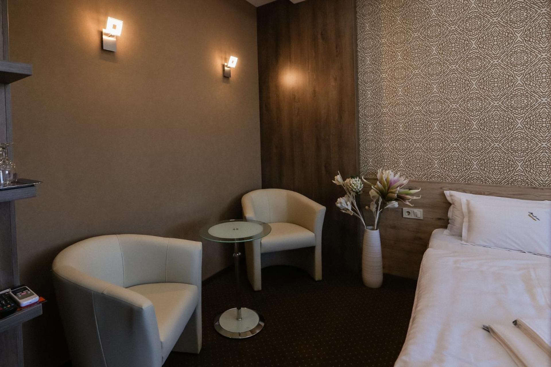 Deluxe Double or Twin Room photo 2